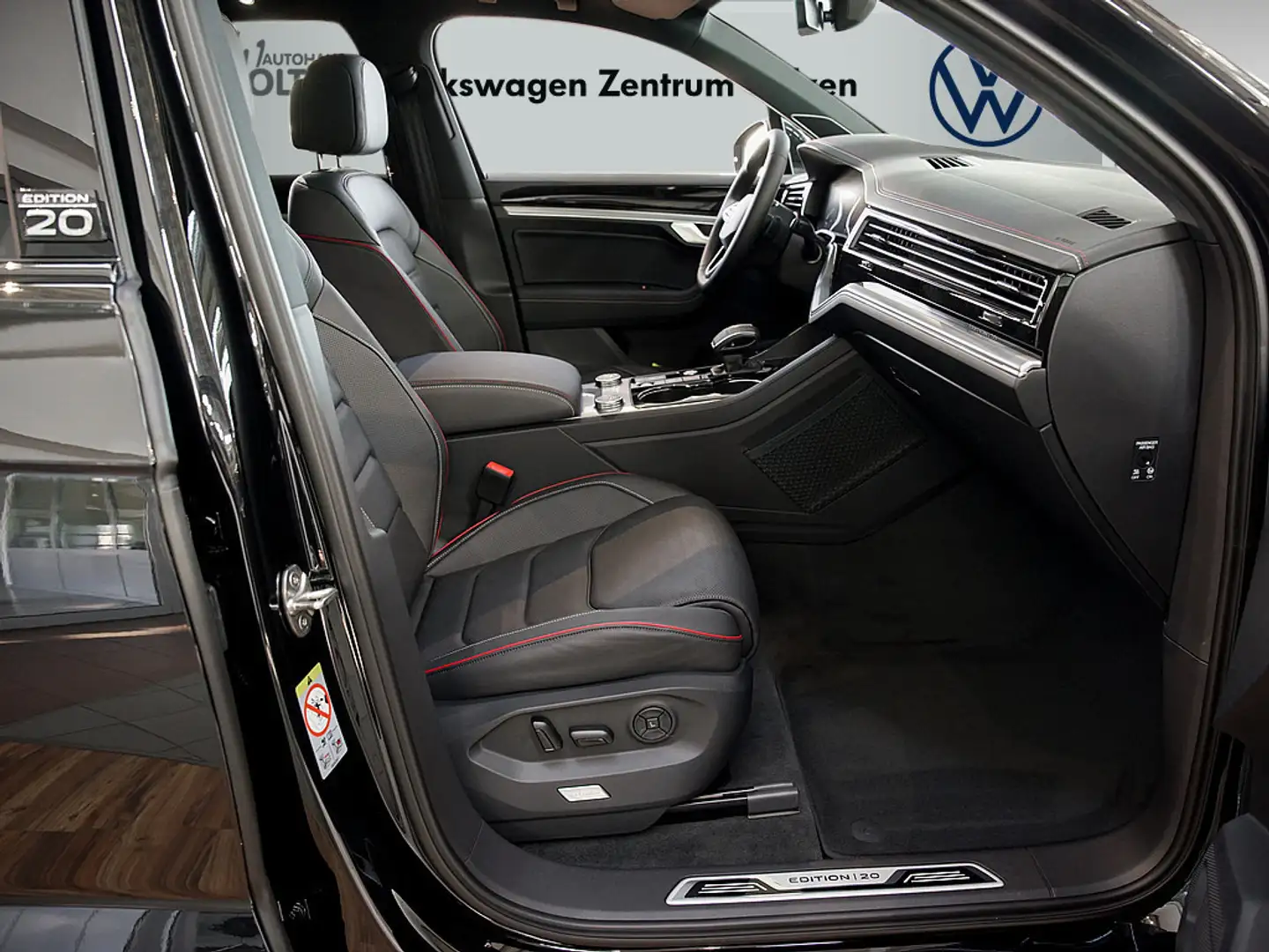 Volkswagen Touareg 3.0 TDI Edition 20 4MOTION ACC PANO Noir - 2