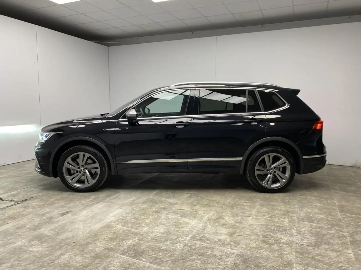 Volkswagen Tiguan Allspace 2.0 TSI DSG R-Line 4Motion 7-Sitzer Klima Navi Schwarz - 2