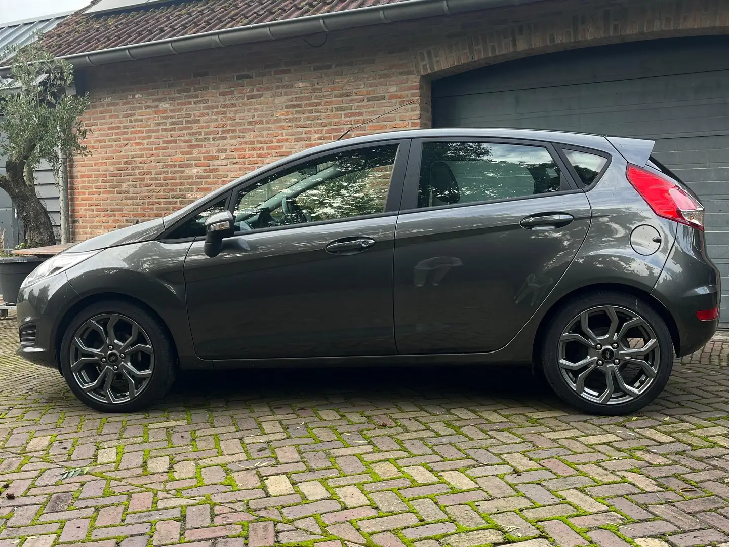 Ford Fiesta Fiesta 1.0 Style Grijs - 1