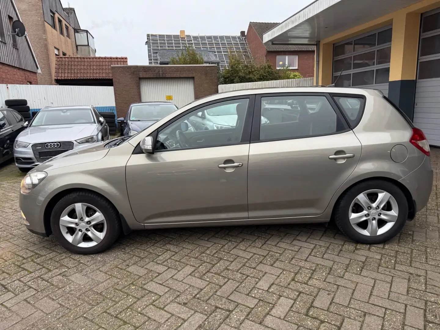 Kia Ceed / cee'd Vision 1.6*SHZ*KLIMAAUTOMATIK*MFL** Silber - 2
