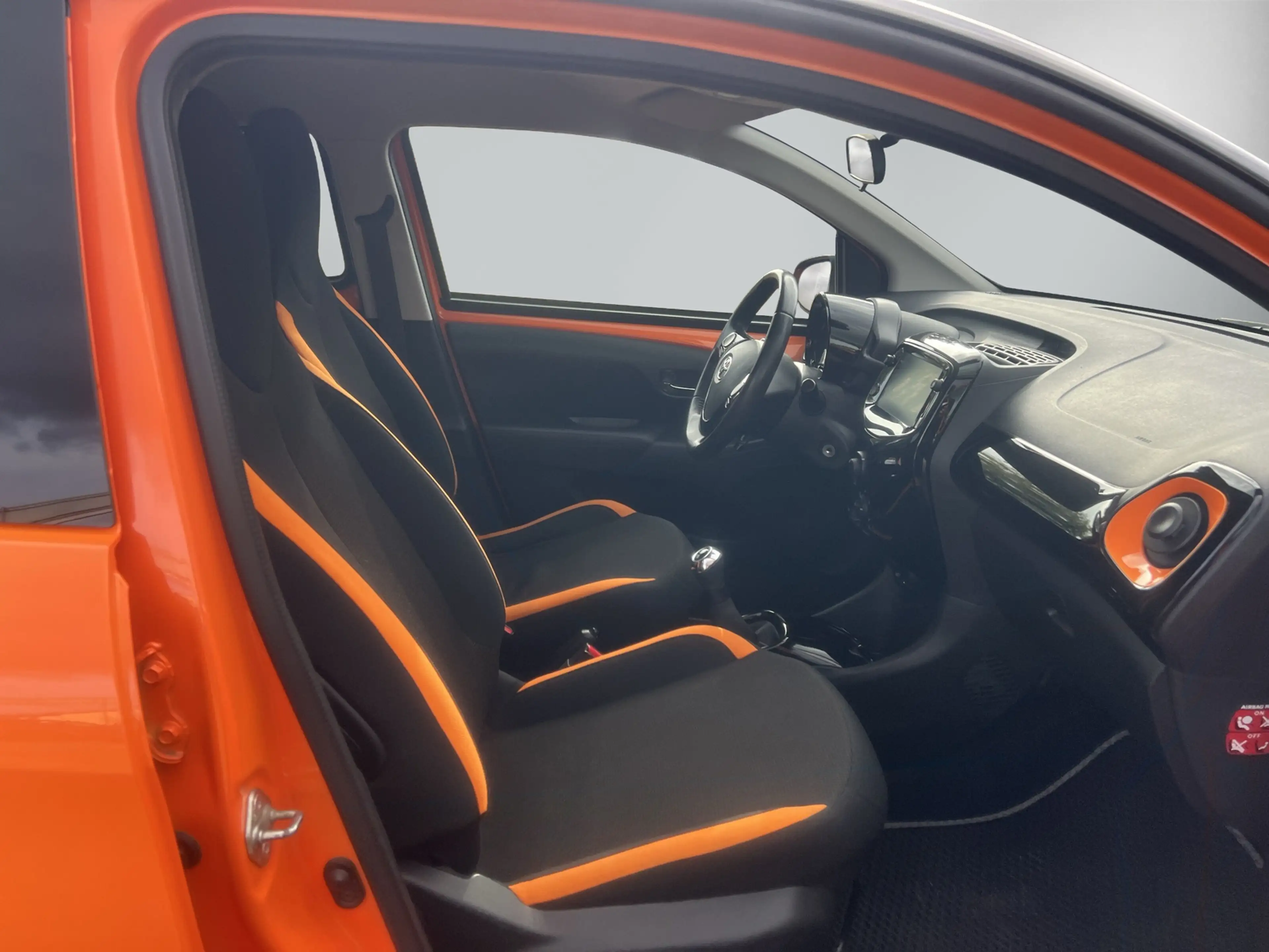 Toyota Aygo 1,0 Benzin 5-Gang 5Trg x-cite Ausstattung — photo 9