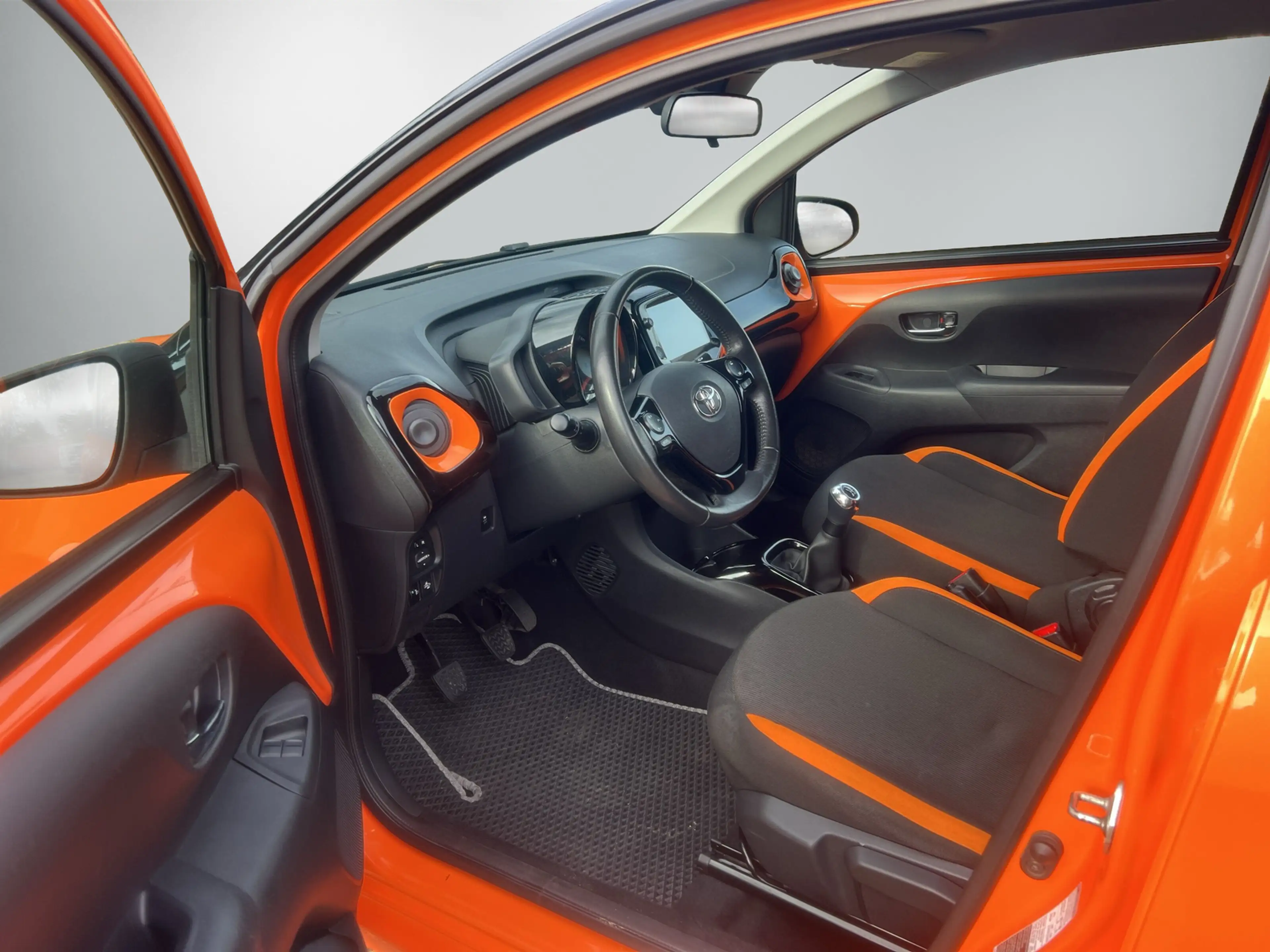 Toyota Aygo 1,0 Benzin 5-Gang 5Trg x-cite Ausstattung — photo 8