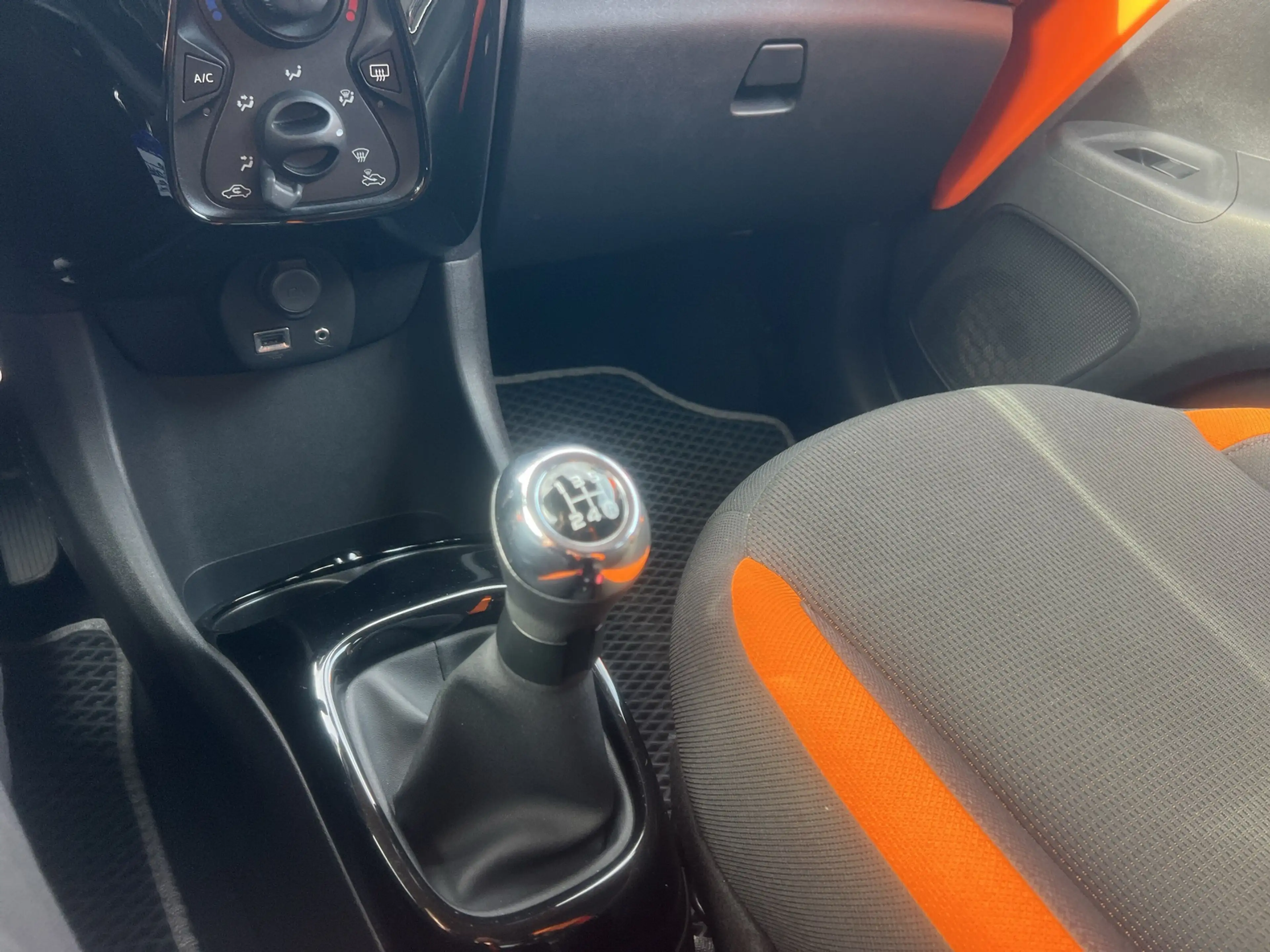 Toyota Aygo 1,0 Benzin 5-Gang 5Trg x-cite Ausstattung — photo 14