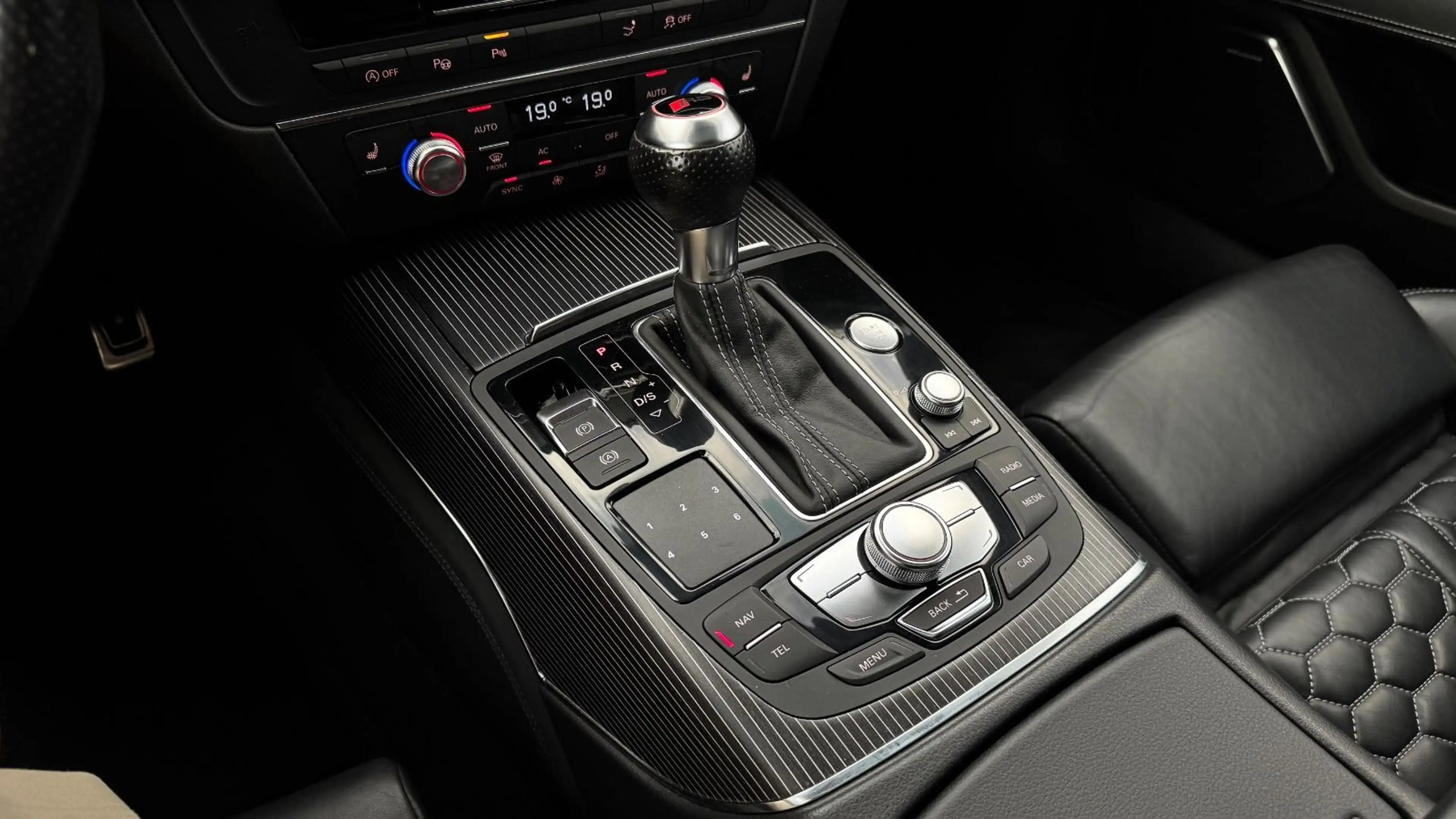 Audi RS7 *4.0 TFSI quattro*Dynamik*Keramik*Soft*HUD*21 — photo 25