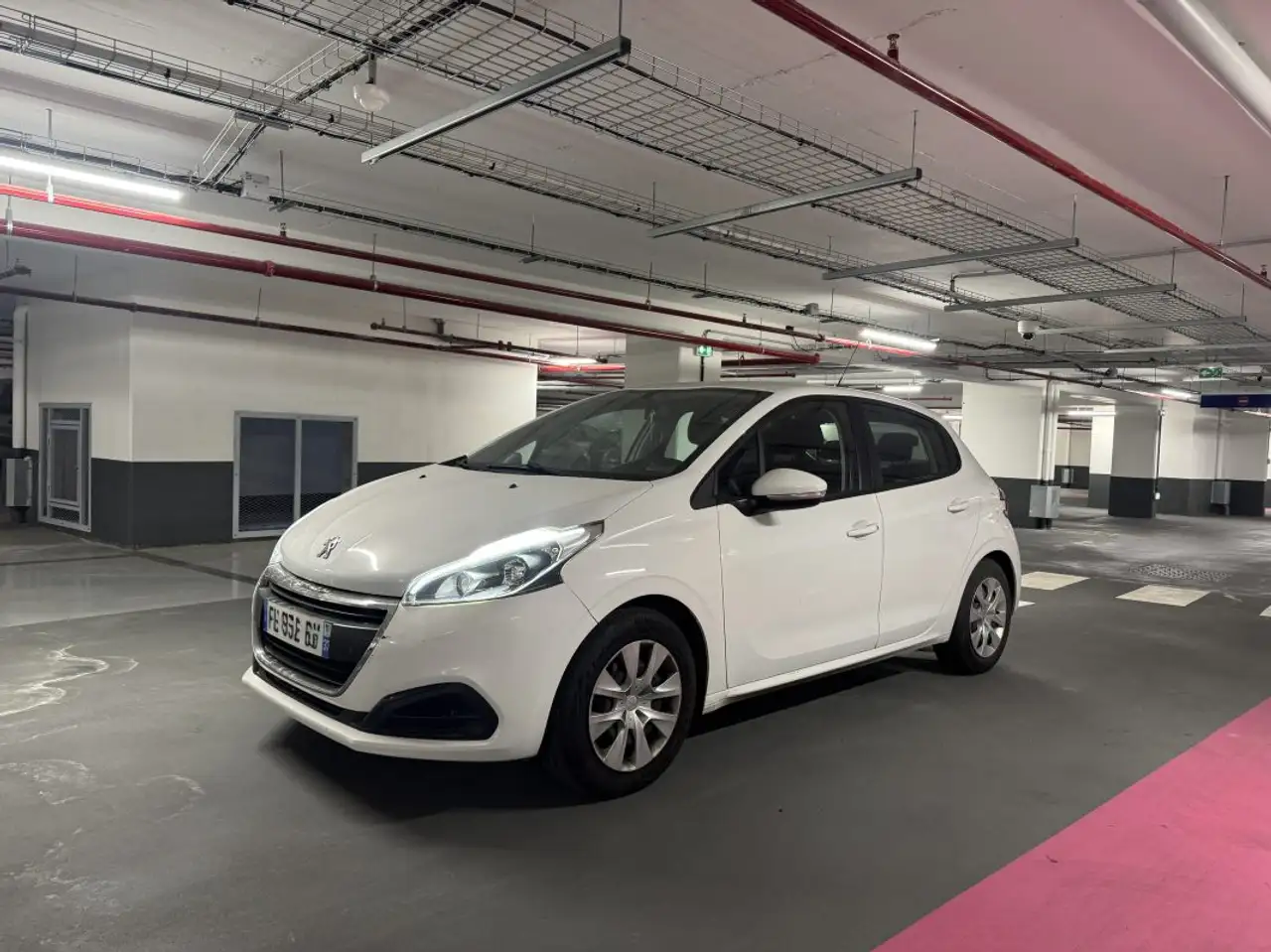 Peugeot 208 208