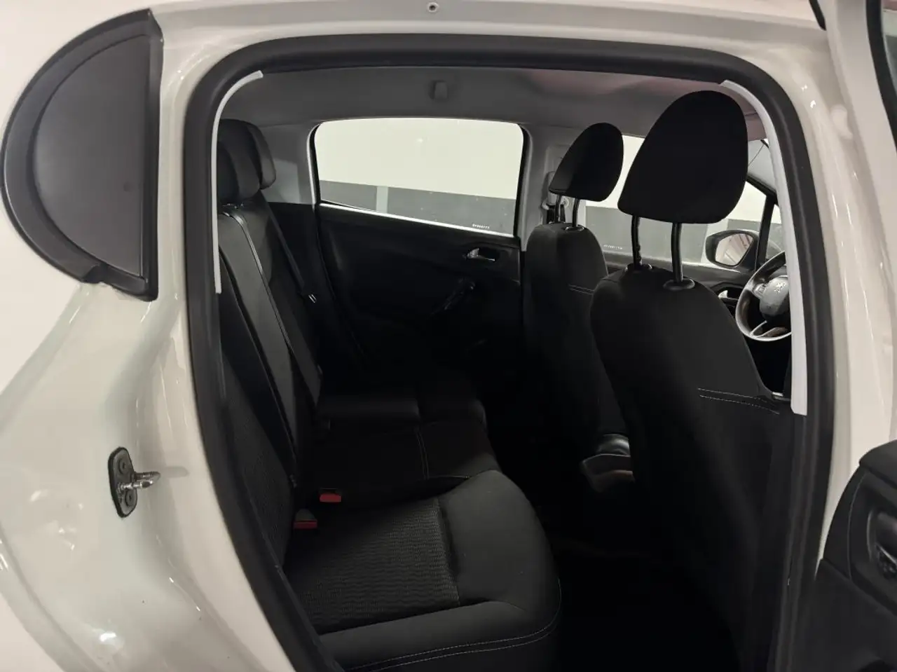 Peugeot 208 208 — photo 10