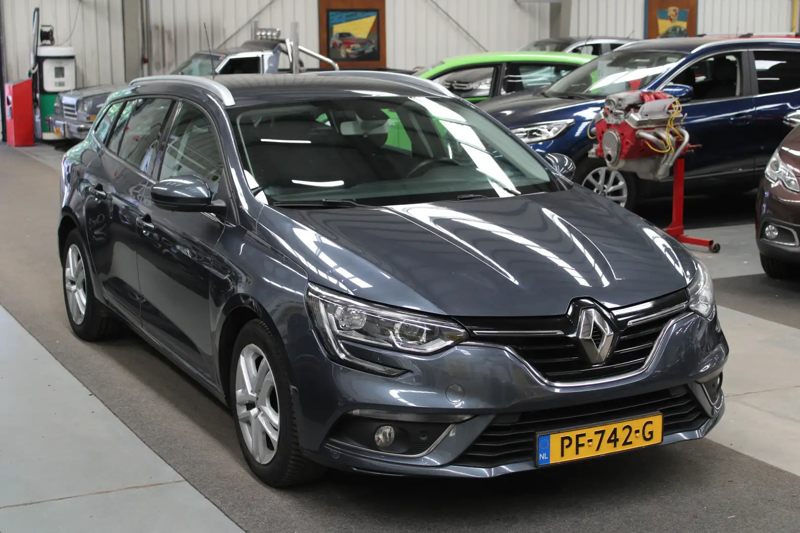 Renault Megane Estate 1.2 TCe Zen Airco, Cruise control, Stuurbek Grijs - 2