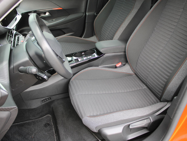 Peugeot e-2008 EV Active Pack 50 kWh | Navi / Camera / Airco — photo 15