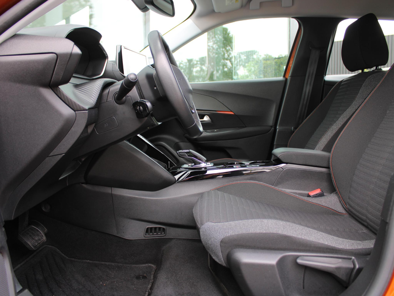 Peugeot e-2008 EV Active Pack 50 kWh | Navi / Camera / Airco — photo 14