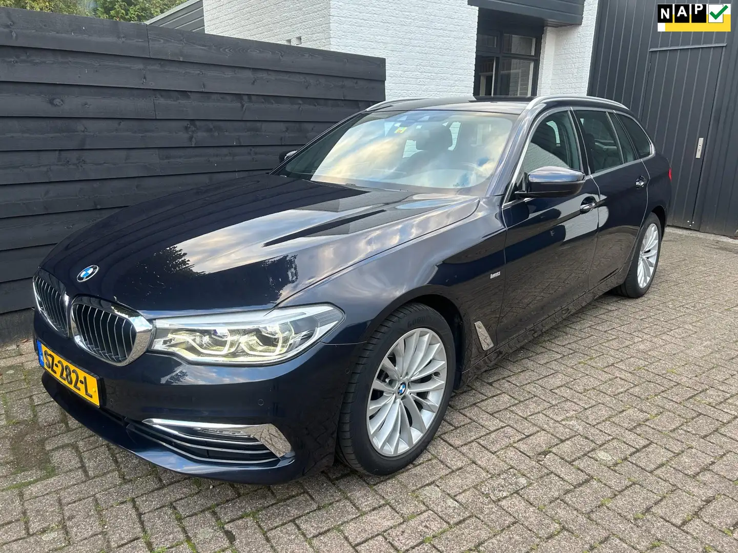 BMW 520 5-serie Touring 520i Corporate Lease High Executiv Blauw - 1