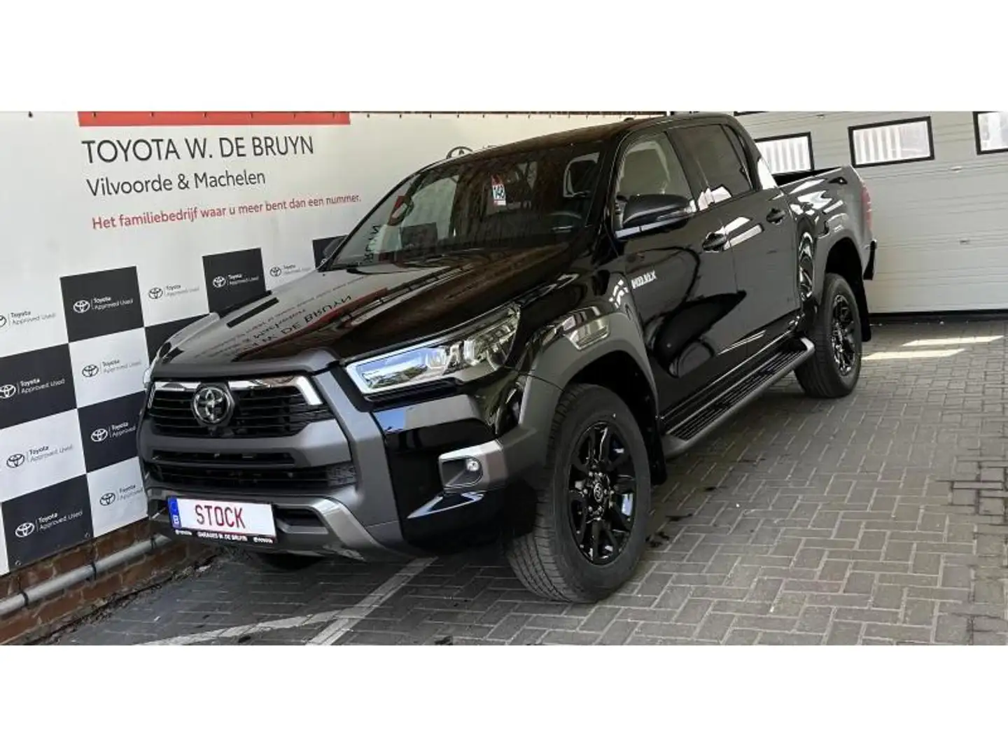 Toyota Hilux Invincible Noir - 1