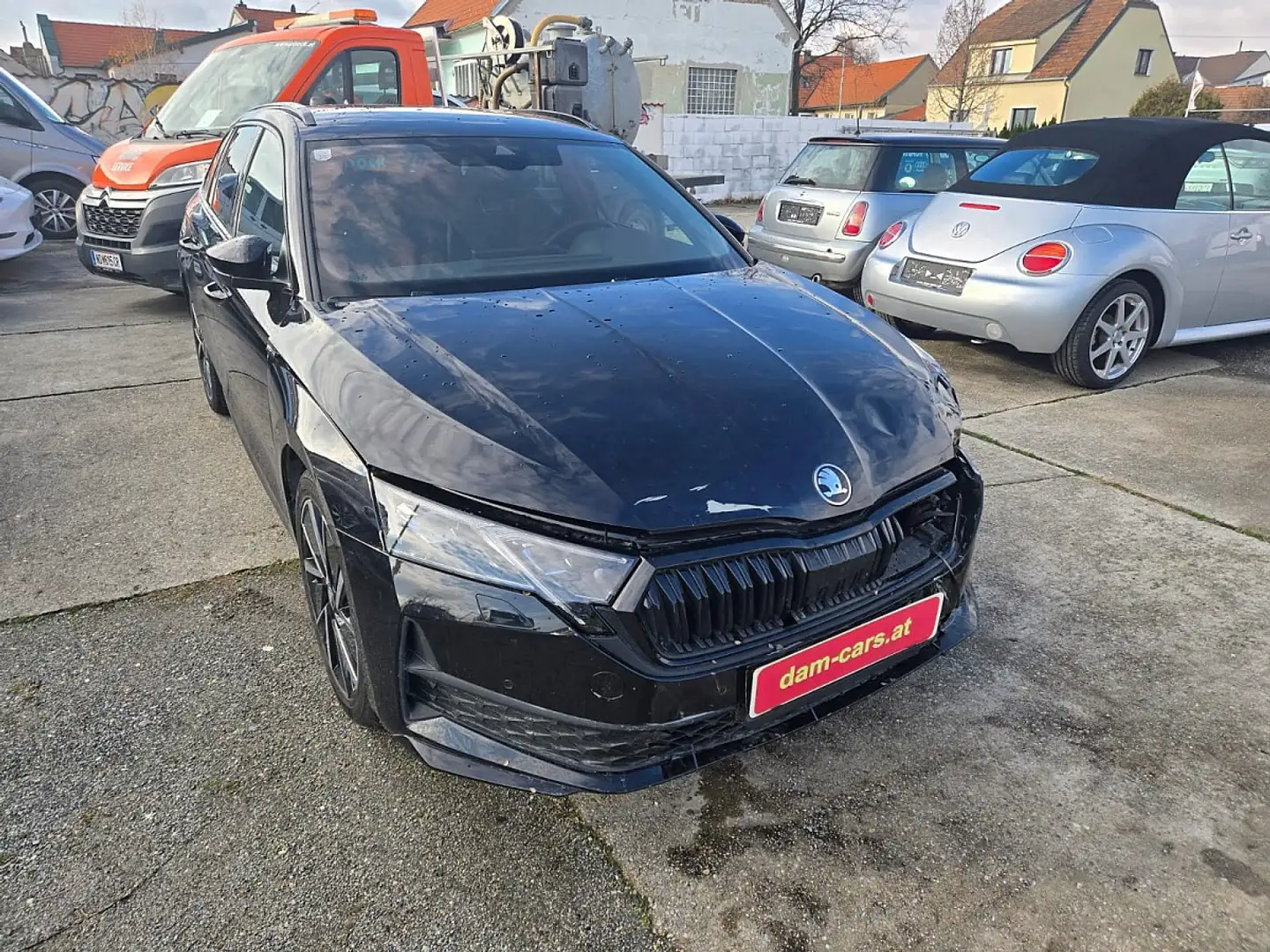 Skoda Octavia Kombi 2,0 TDI Sportline DSG Noir - 1