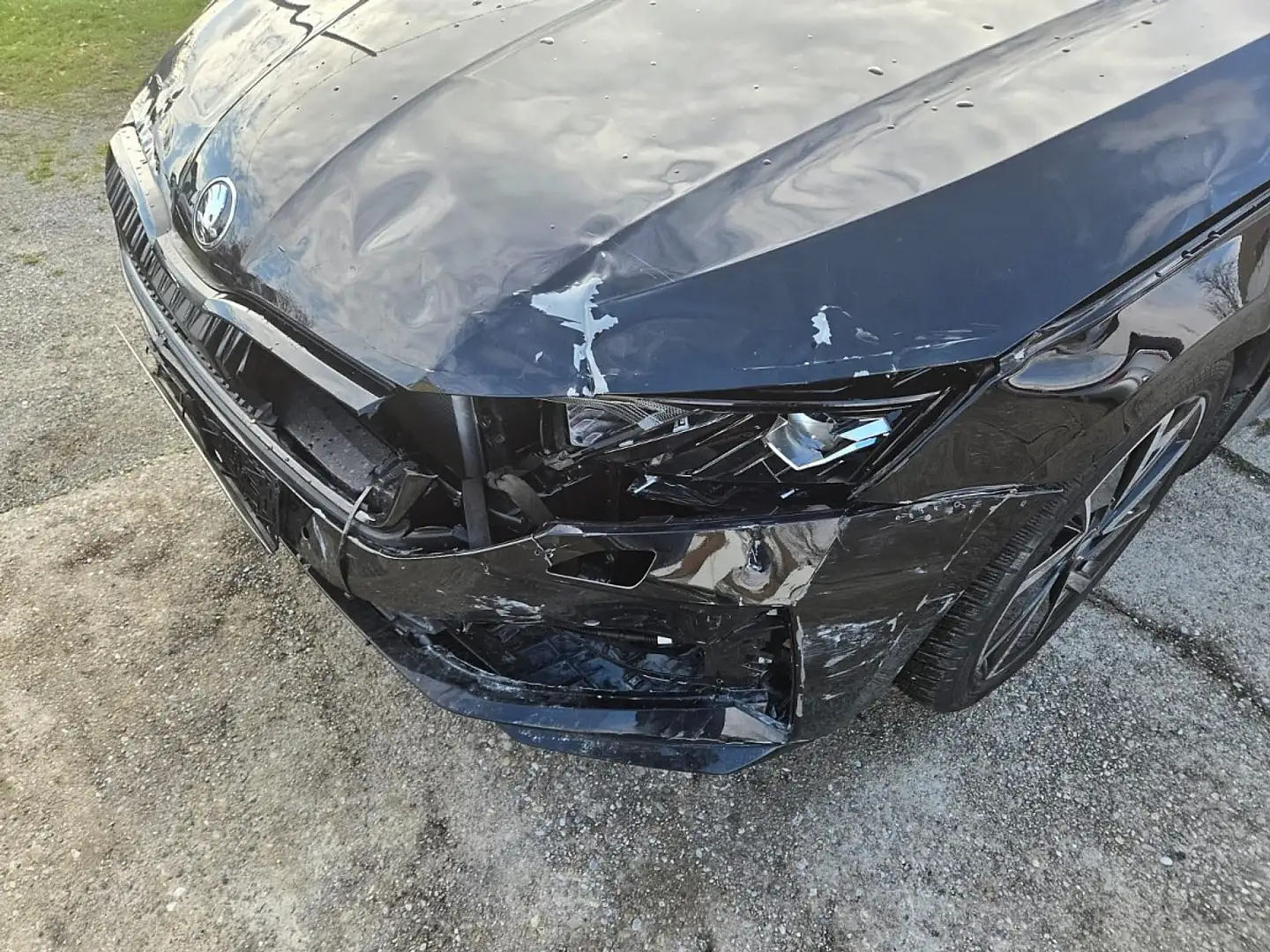 Skoda Octavia Kombi 2,0 TDI Sportline DSG Zwart - 2