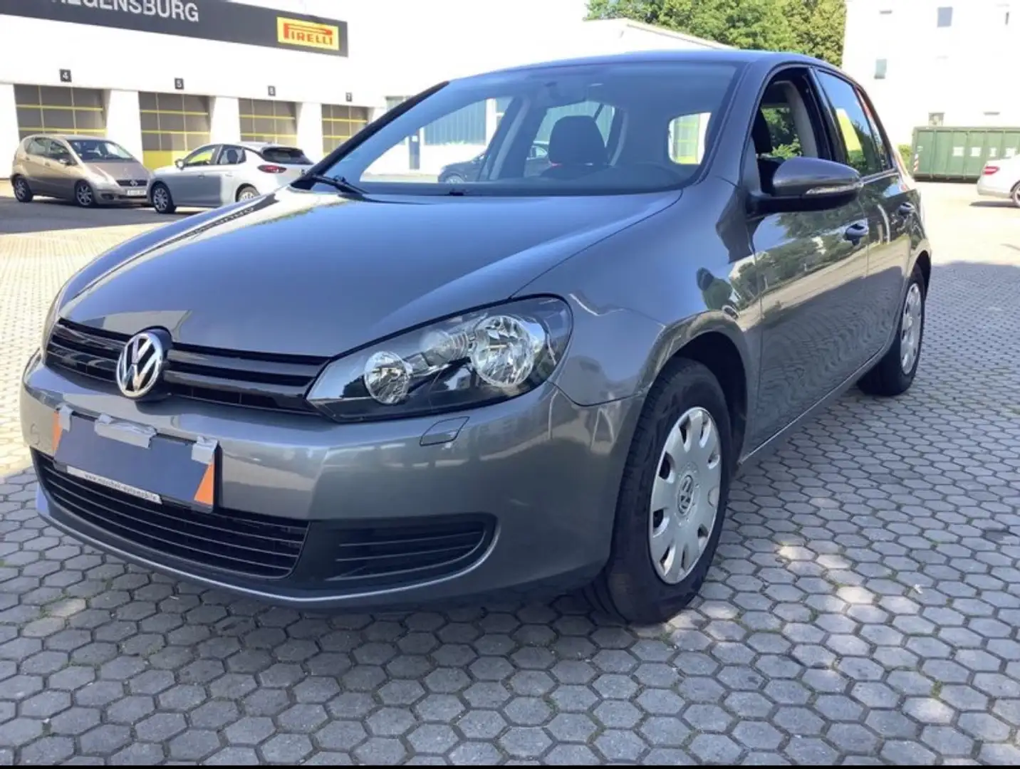 Volkswagen Golf Trendline 1 Hand 1.6 Motor Tüv Neu Gris - 1