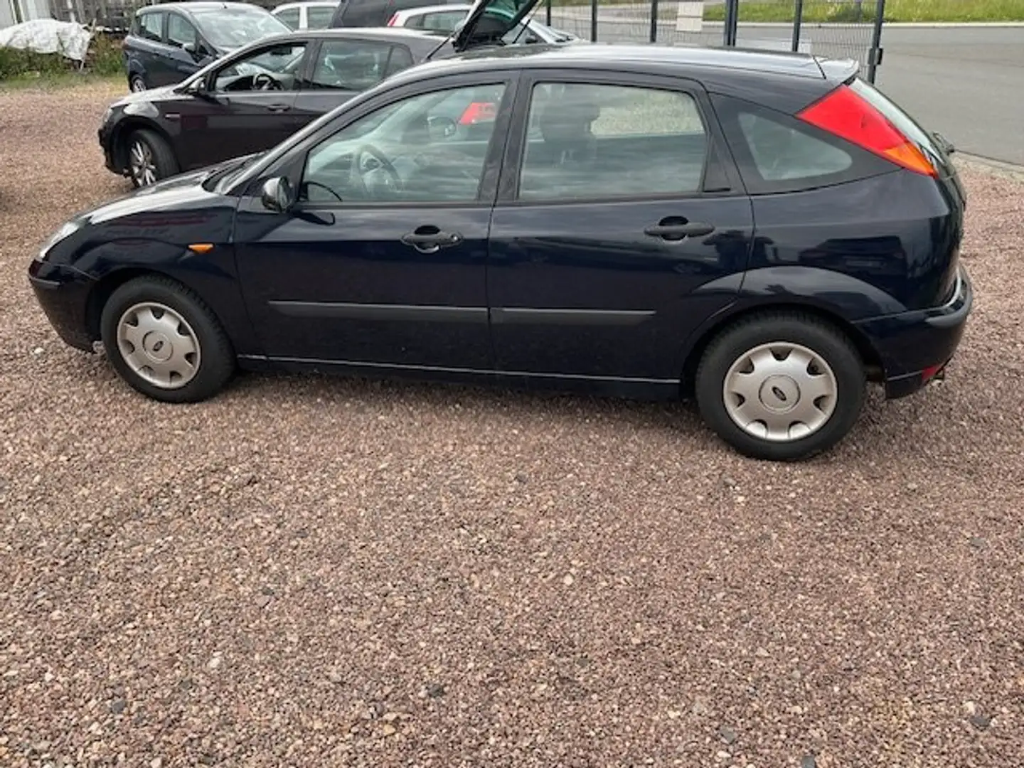 Ford Focus 1,6 *Klima * 5 Türen * abnehmb. Anhängekuppl Albastru - 1