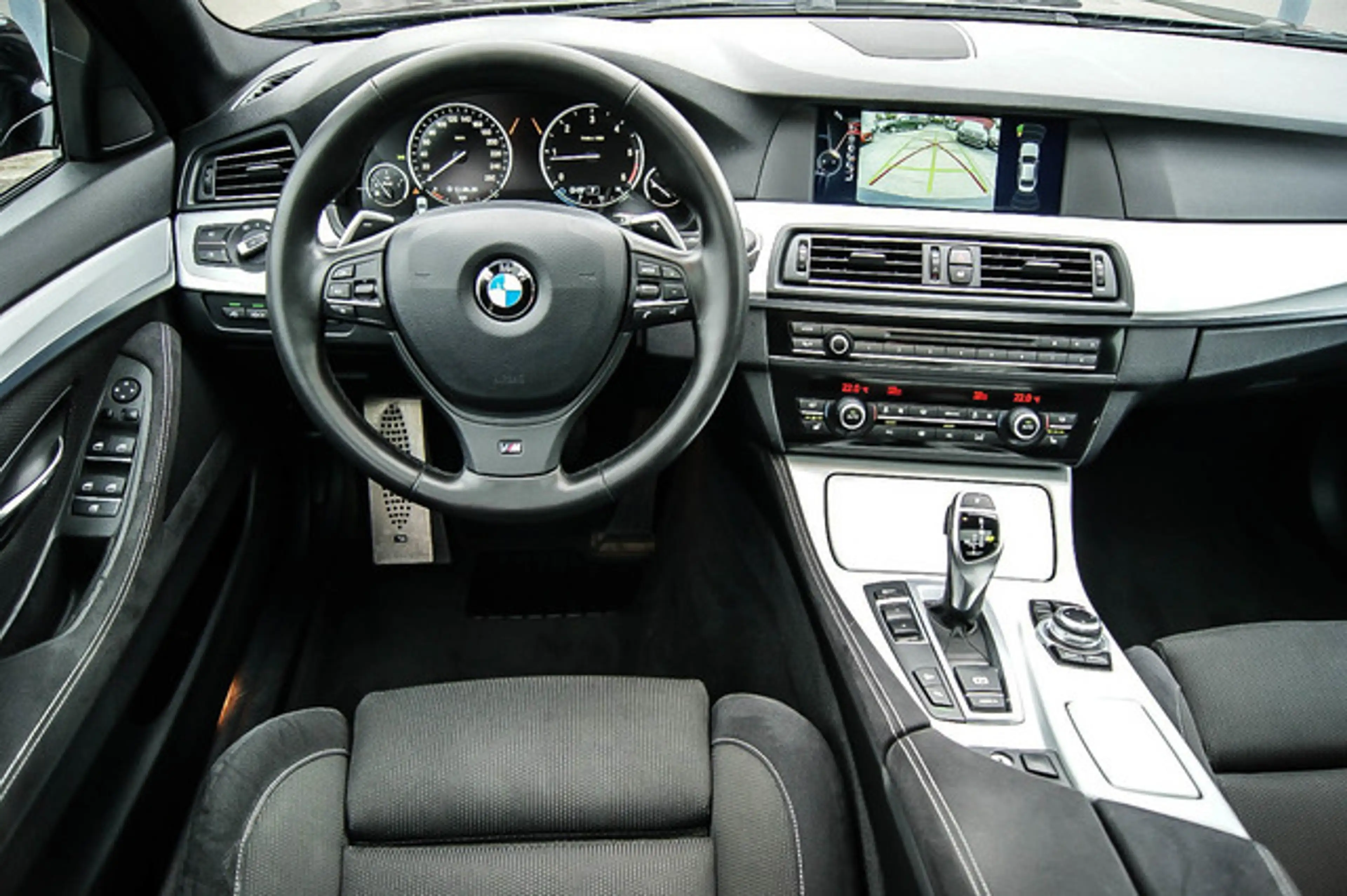 BMW 525 d xDrive M-Sport SPORTPAKET SCHIEBEDACH STHZ — photo 7