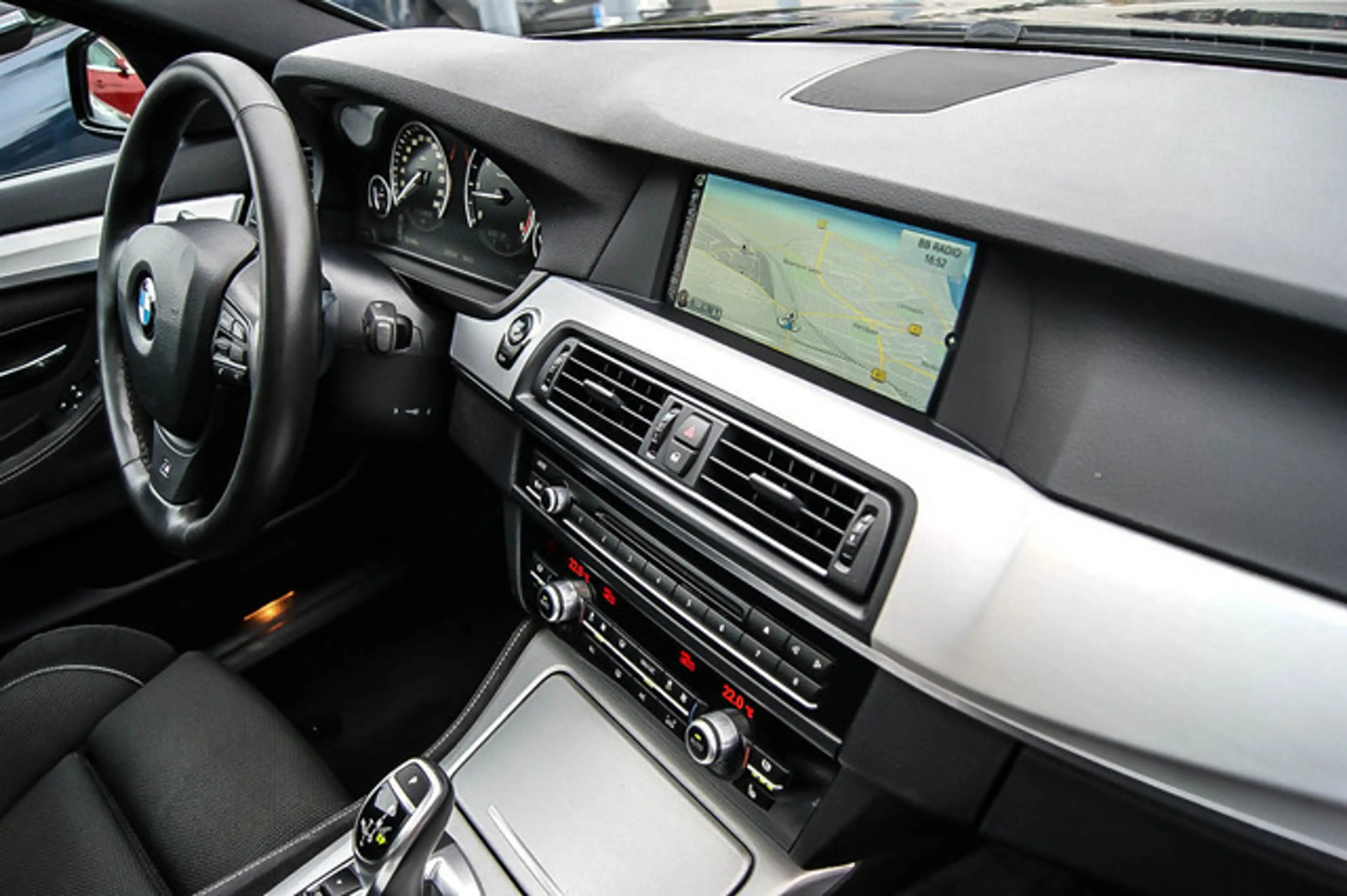 BMW 525 d xDrive M-Sport SPORTPAKET SCHIEBEDACH STHZ — photo 14