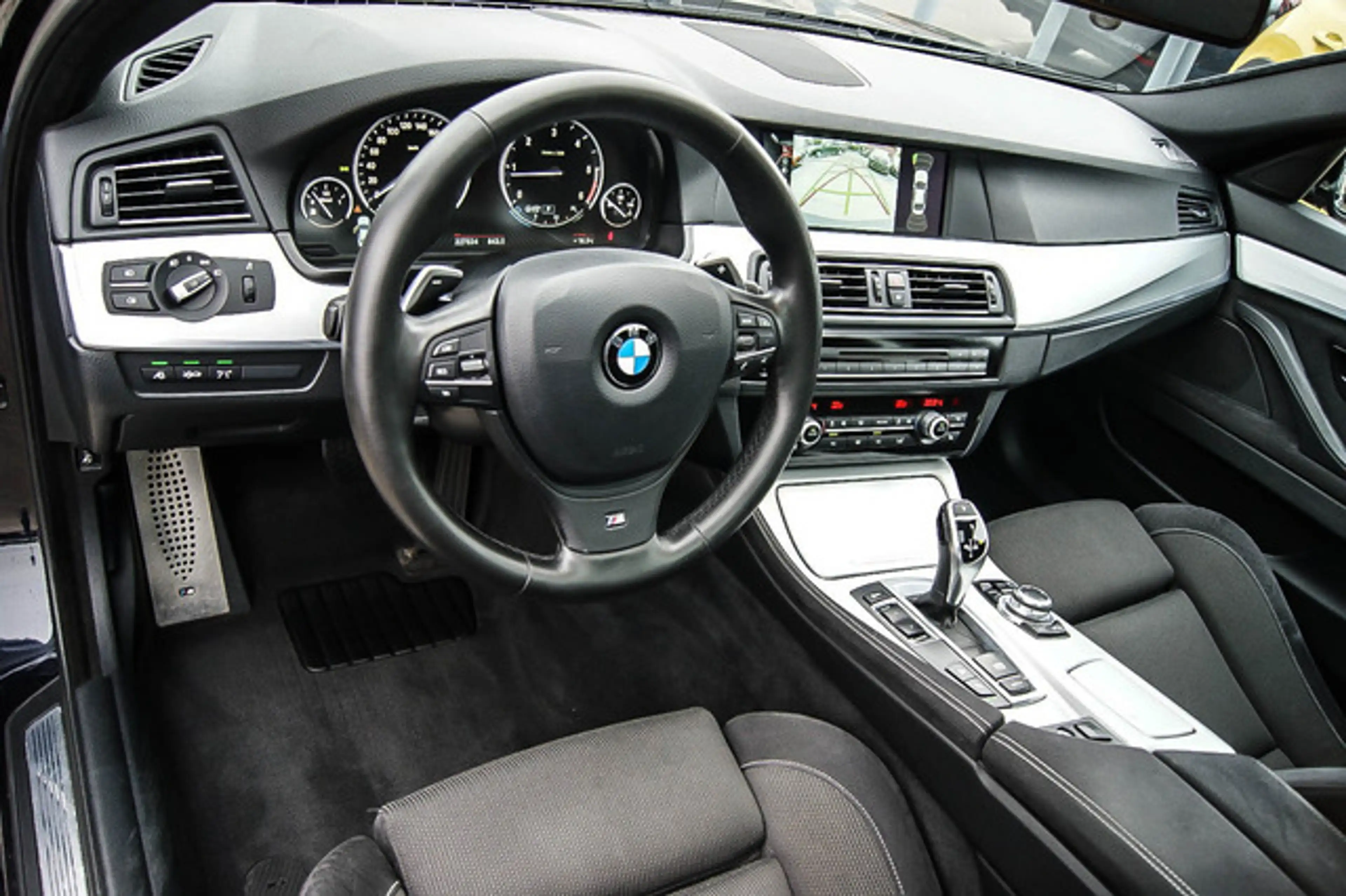 BMW 525 d xDrive M-Sport SPORTPAKET SCHIEBEDACH STHZ — photo 9