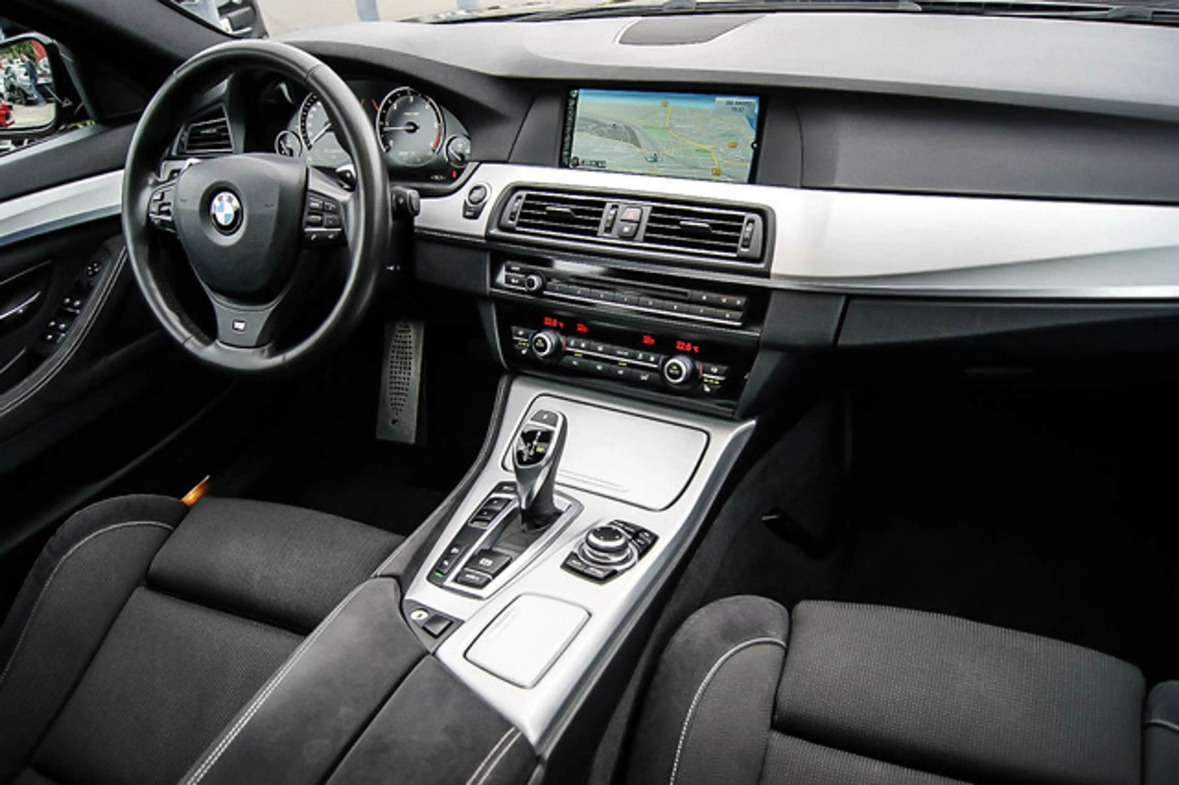 BMW 525 d xDrive M-Sport SPORTPAKET SCHIEBEDACH STHZ — photo 13