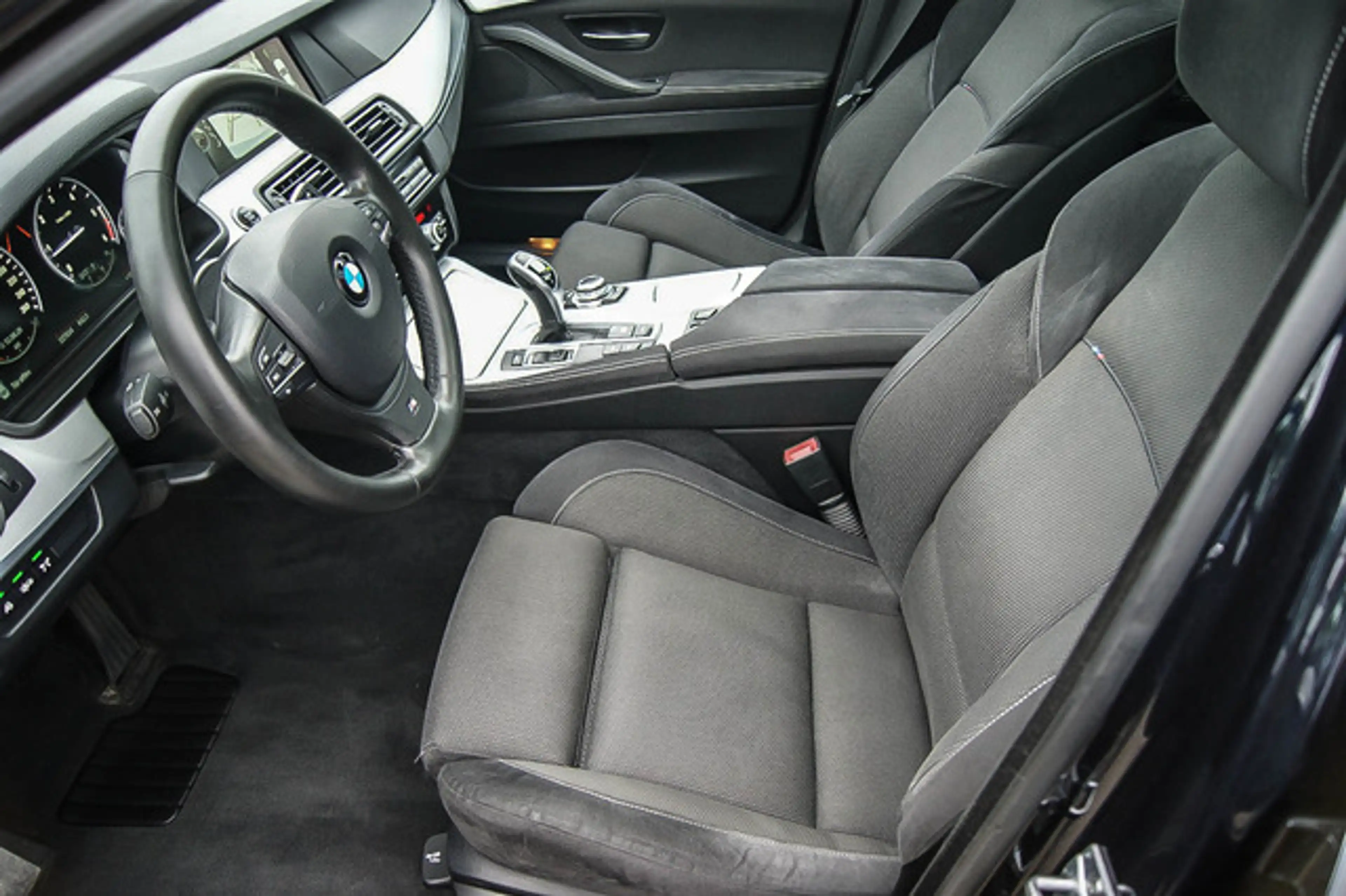 BMW 525 d xDrive M-Sport SPORTPAKET SCHIEBEDACH STHZ — photo 11