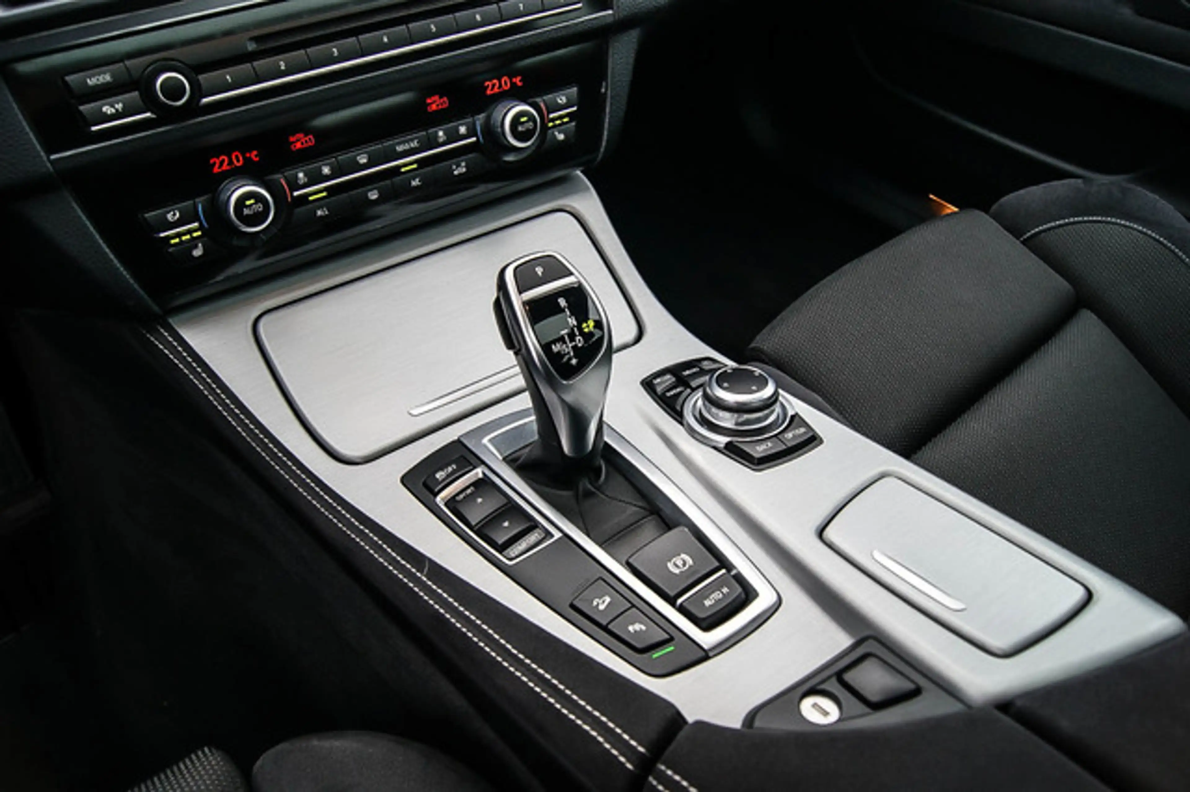 BMW 525 d xDrive M-Sport SPORTPAKET SCHIEBEDACH STHZ — photo 12