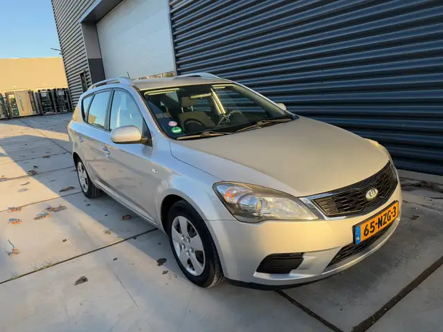Kia Ceed view 2