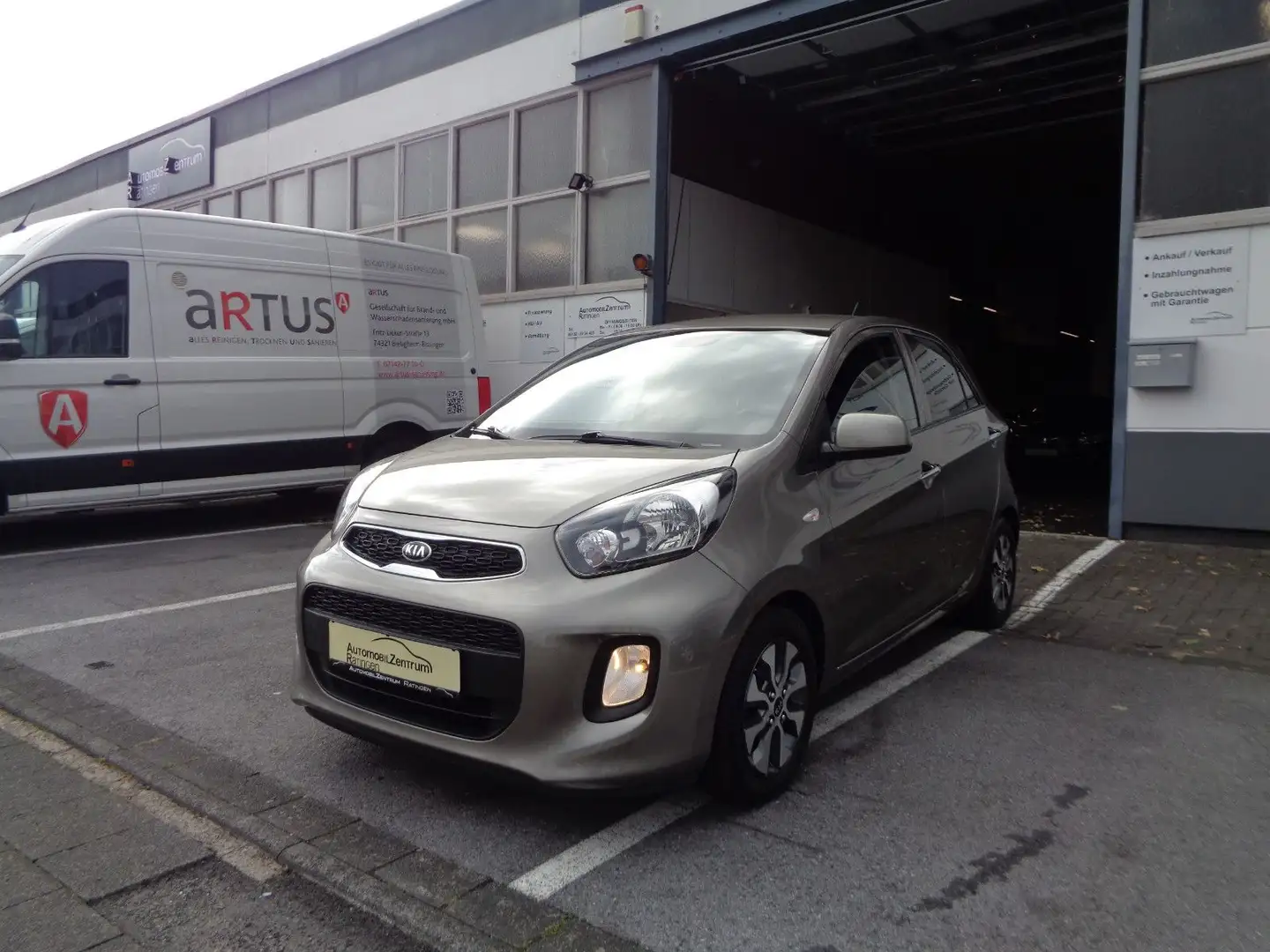 Kia Picanto 1.0 Dream Team 1.HD*KLIMAAUT*ALU*S-HEFT Silber - 2