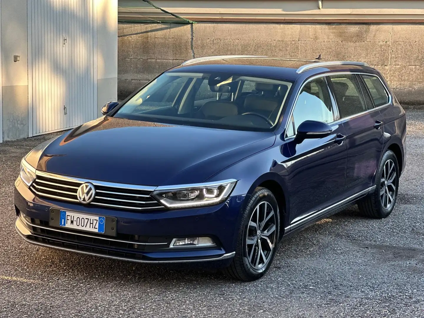 Volkswagen Passat Variant Passat VIII 2015 2.0 tdi Executive 150cv dsg 7m Bleu - 1