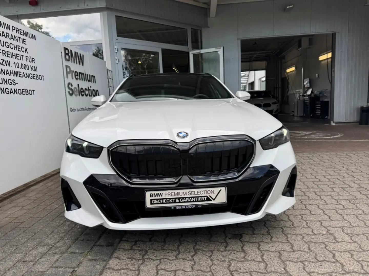 BMW 540 d xDr Tour. M Sport PRO IconGl. Pano B&W StandHzg Blanc - 2