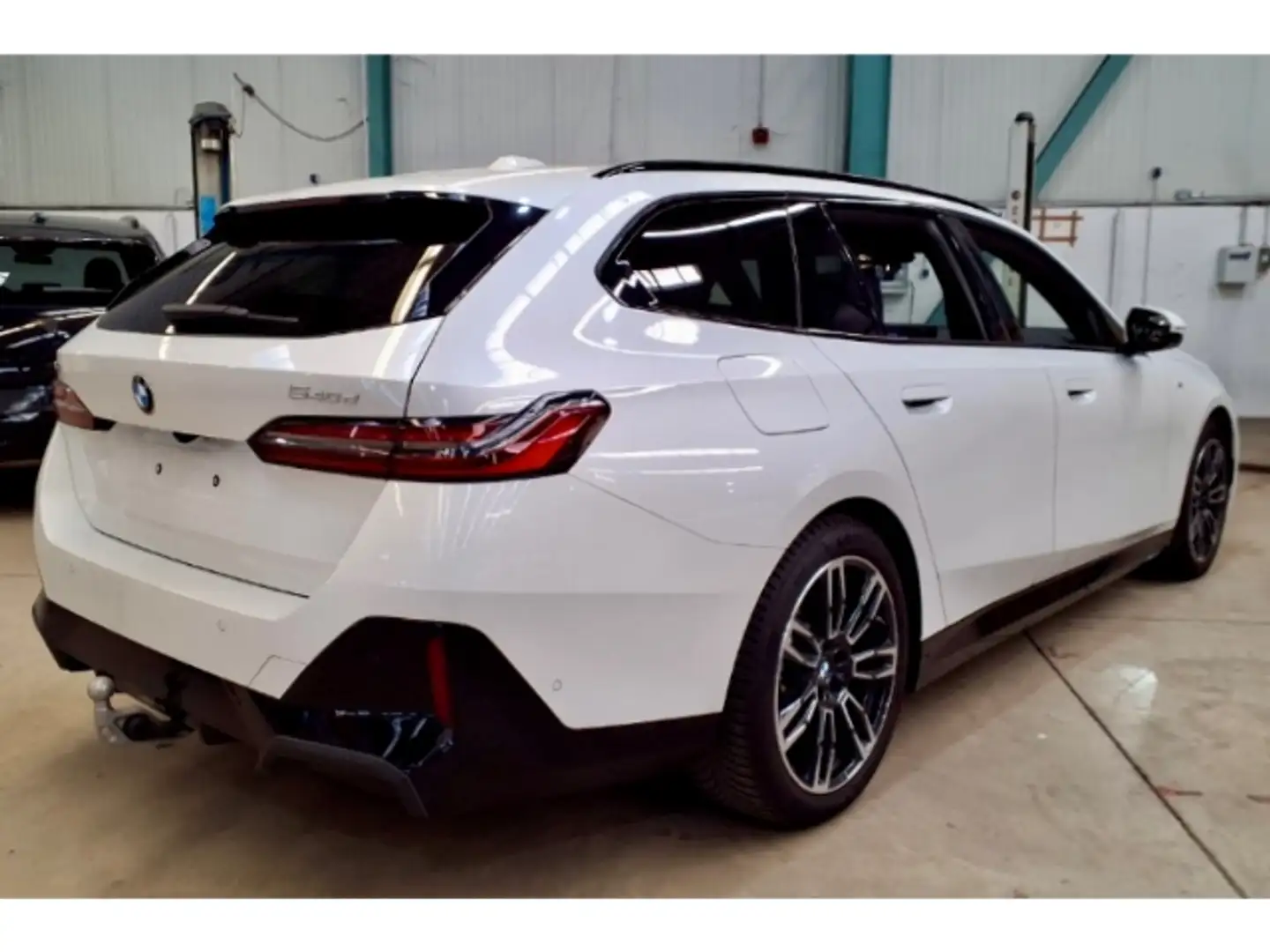 BMW 540 d xDr Tour. M Sport PRO IconGl. Pano B&W StandHzg Wit - 2