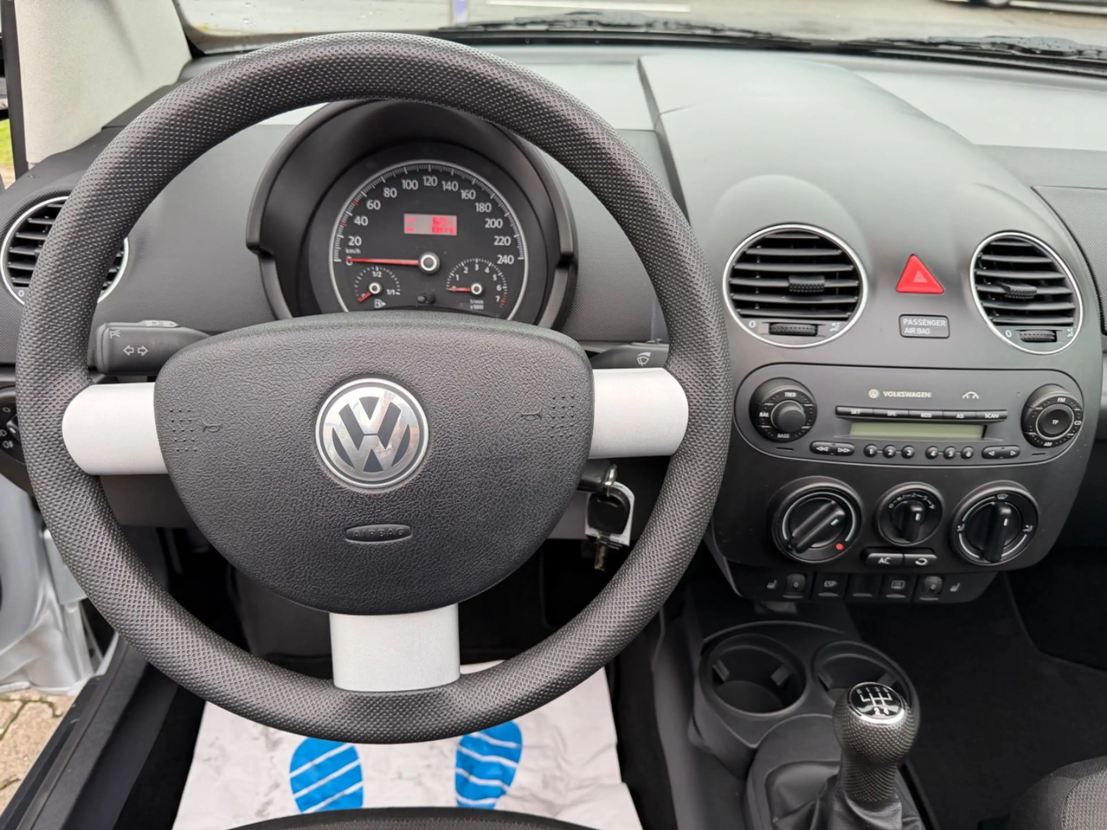 Volkswagen New Beetle Cabriolet 1.6 — photo 14