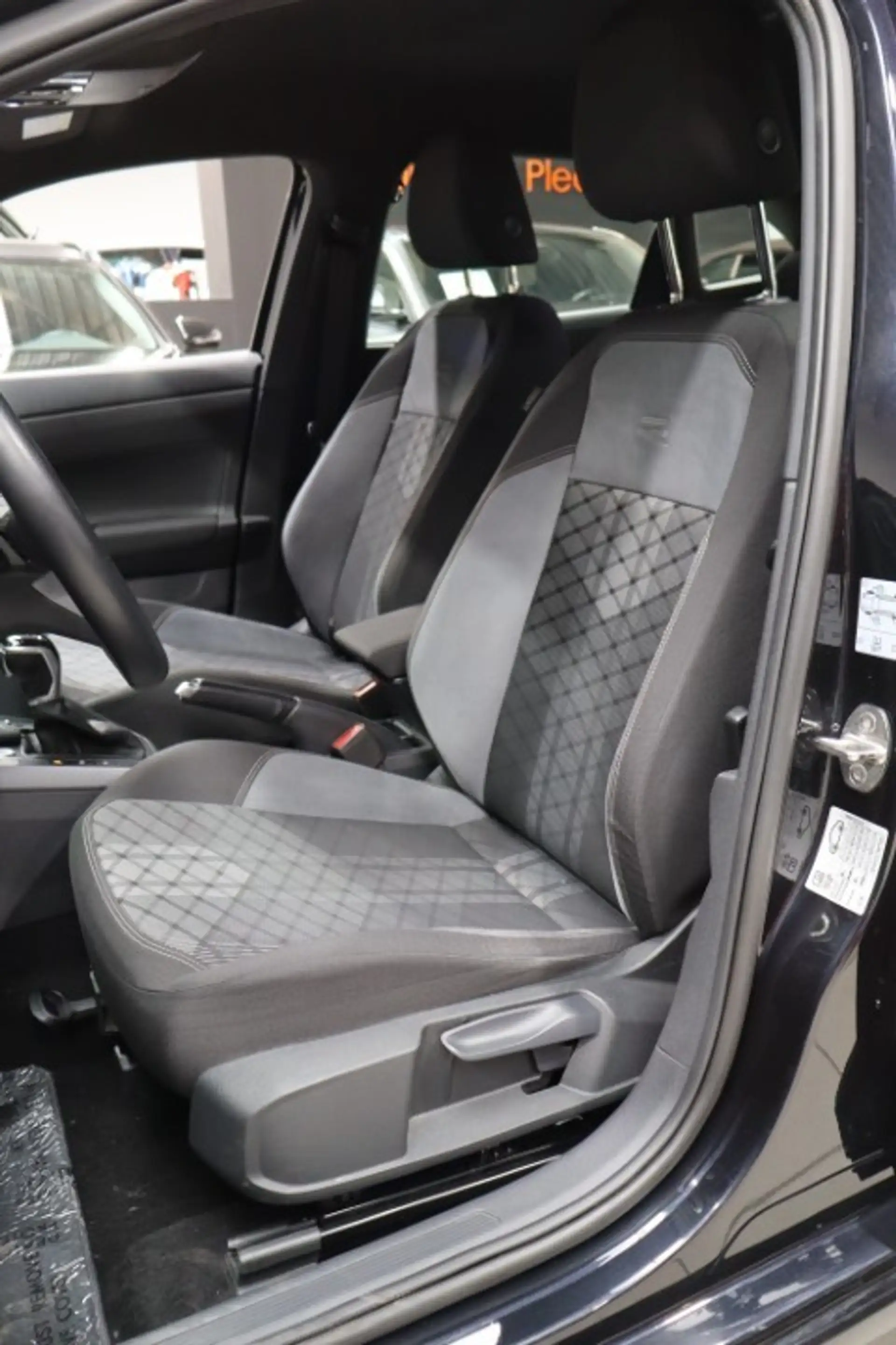 Volkswagen Taigo Taigo 1.5 TSI R-Line OPF DSG R-Line — photo 13
