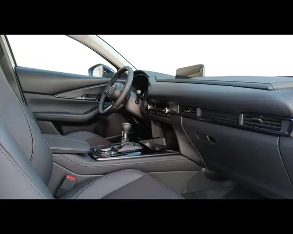 Mazda CX-30 view 4
