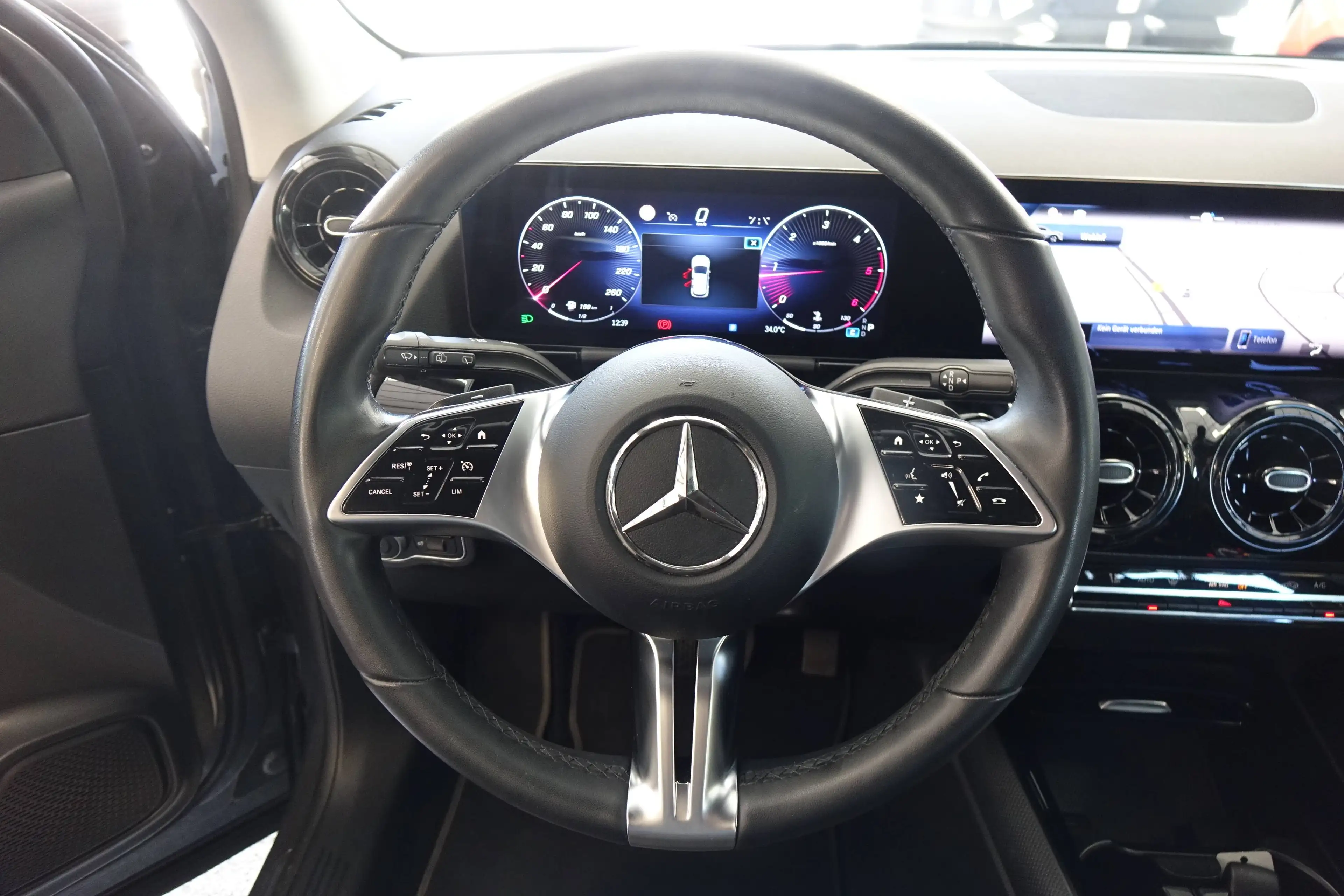 Mercedes-Benz GLA 180 GLA 180 d (247.710) — photo 9