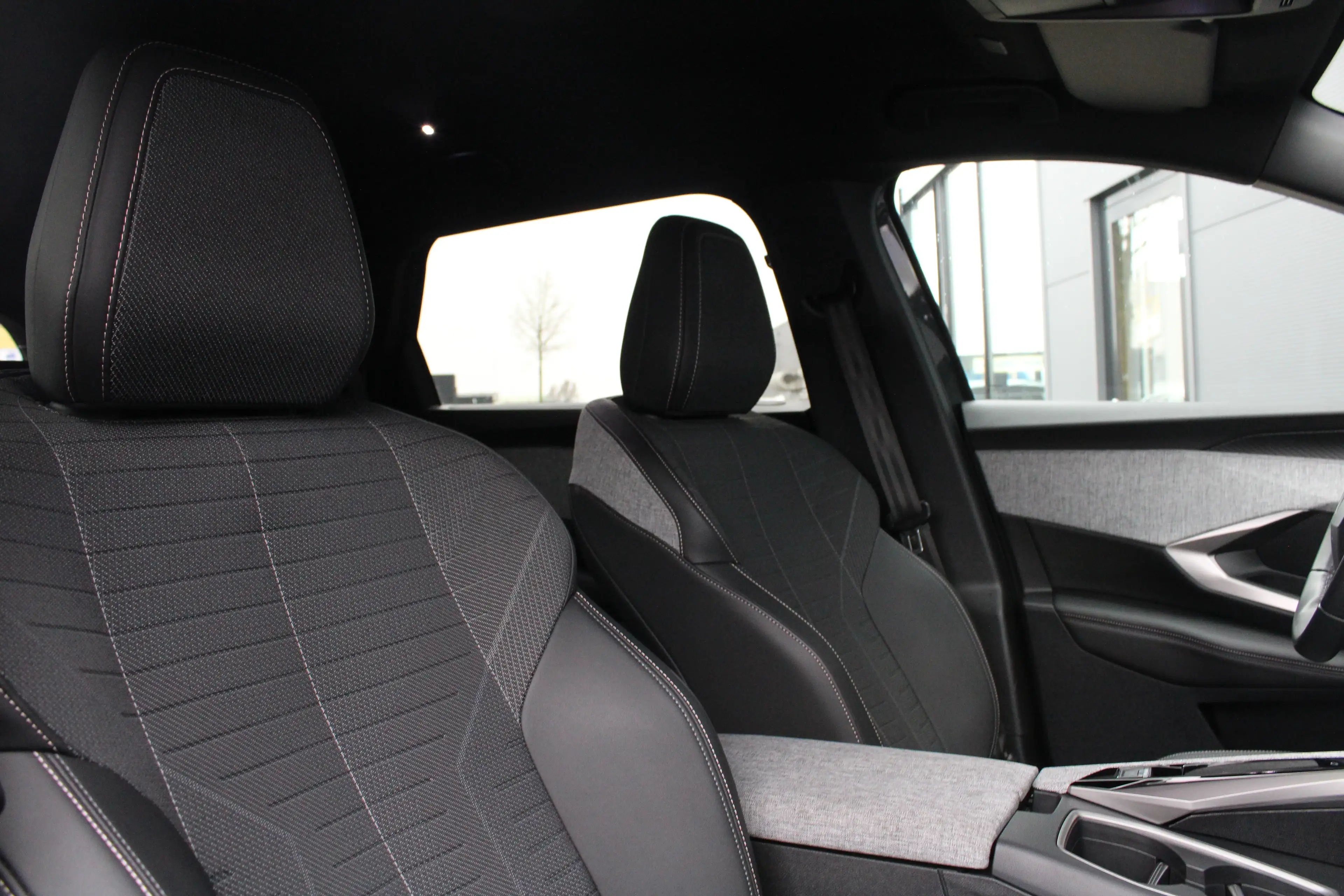 Peugeot 5008 1.2 Hybrid 136 Allure | Automaat | Navigatie | Cam — photo 4