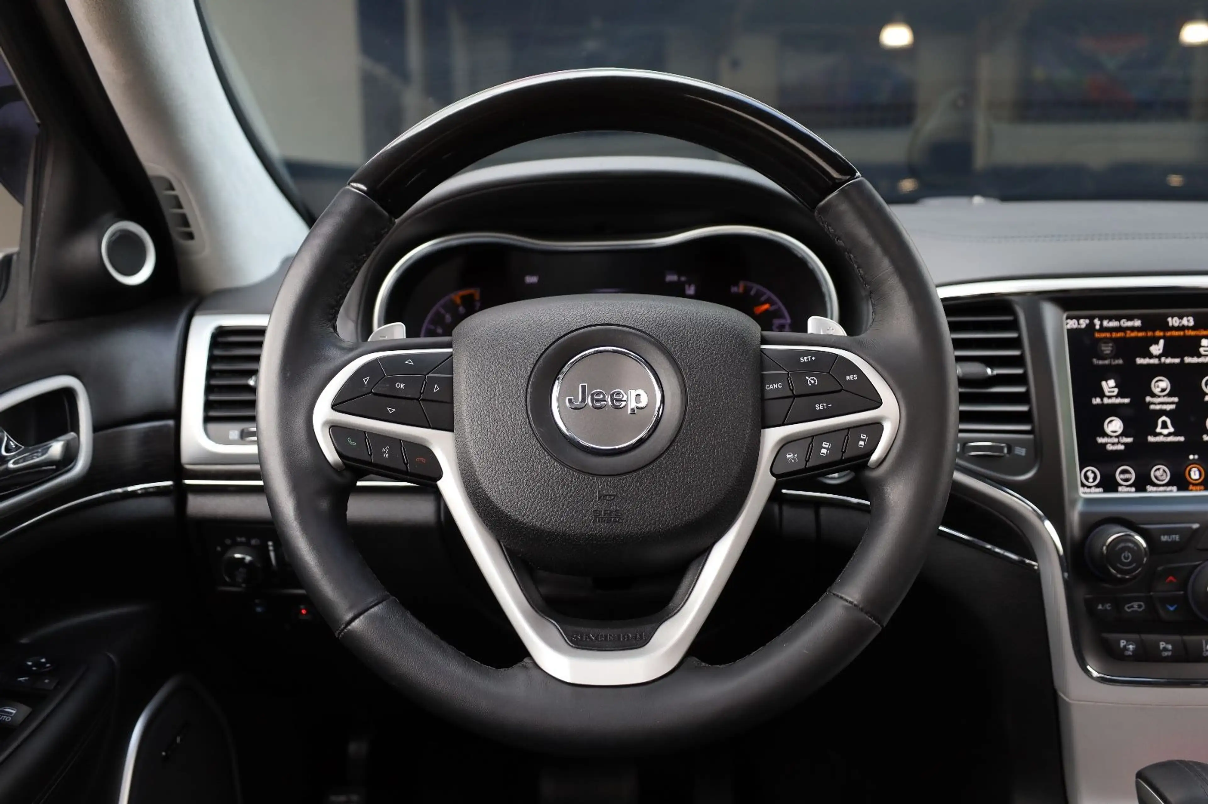 Jeep Grand Cherokee 5.7l V8 HEMI Summit/BRCGAS/HK/R20 — photo 12