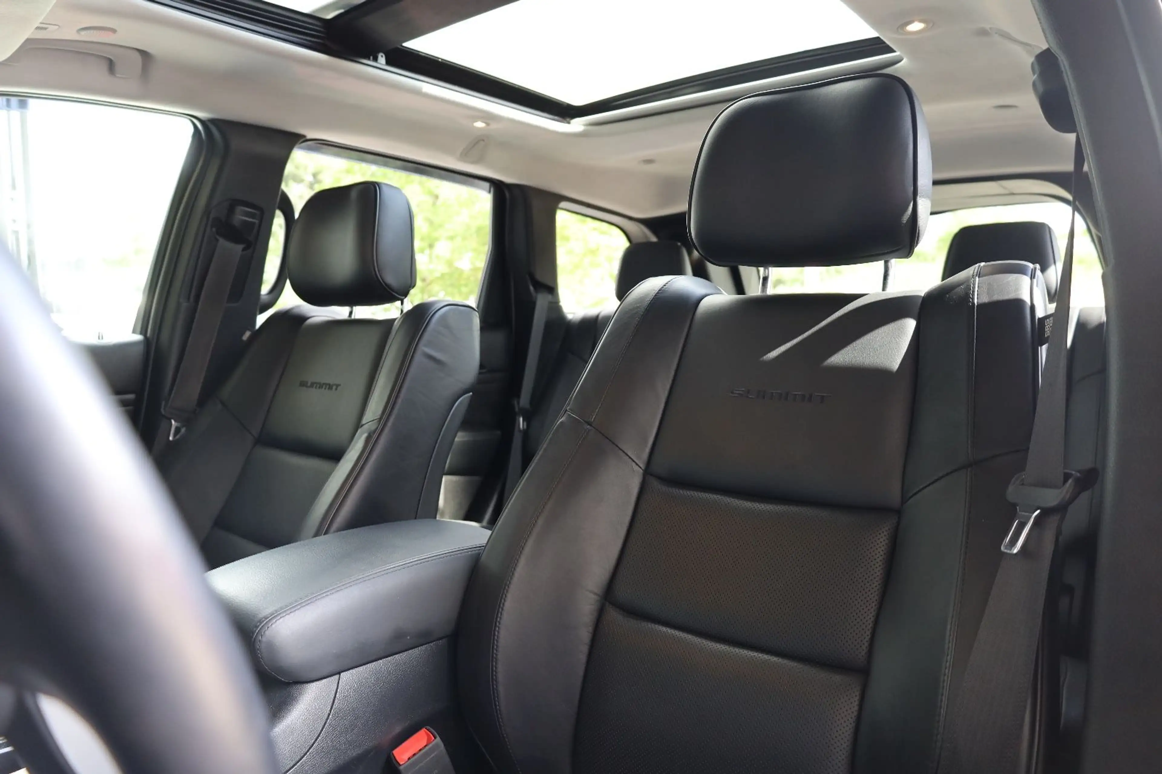 Jeep Grand Cherokee 5.7l V8 HEMI Summit/BRCGAS/HK/R20 — photo 11