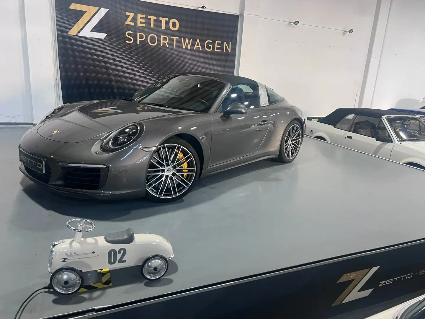Porsche 911 | 991 | Targa | 4S | PCCB | PDCC | LED | Grau - 1