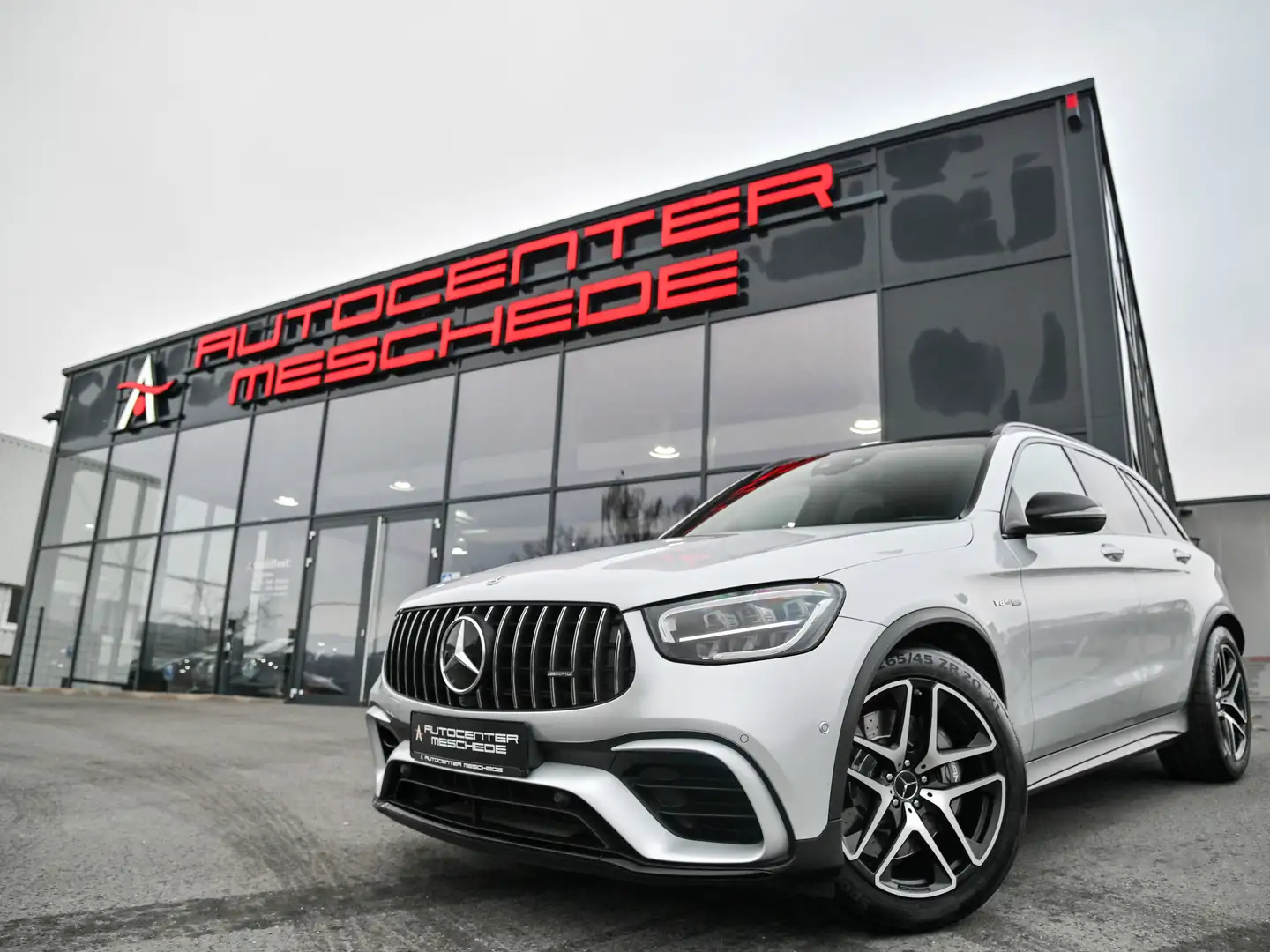 Mercedes-Benz GLC 63 AMG 4Matic MBUX Burmester* Pano* AHK* 20 Argent - 1