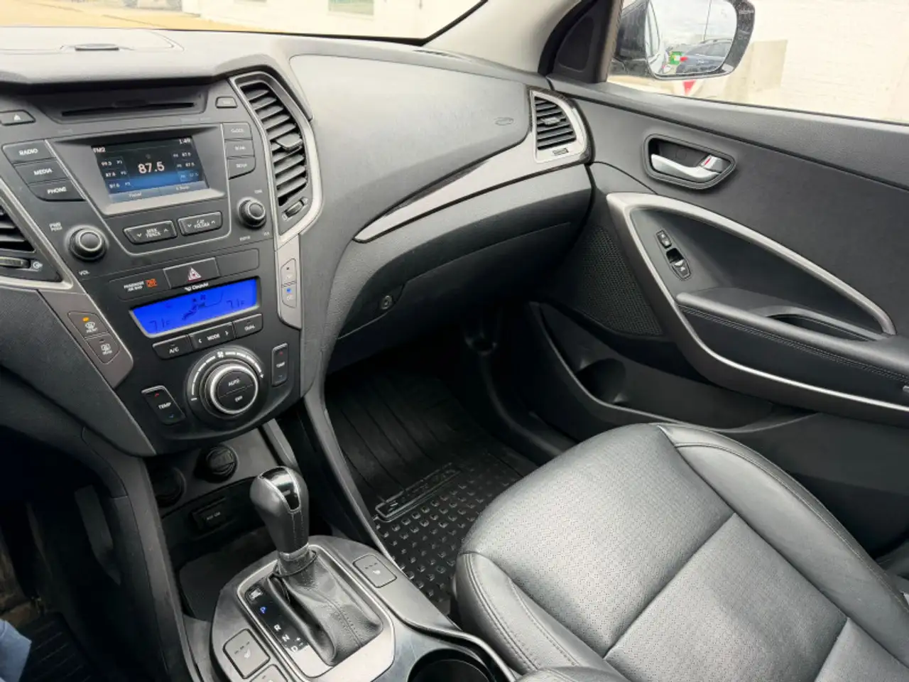 Hyundai SANTA FE снимка Hyundai SANTA FE