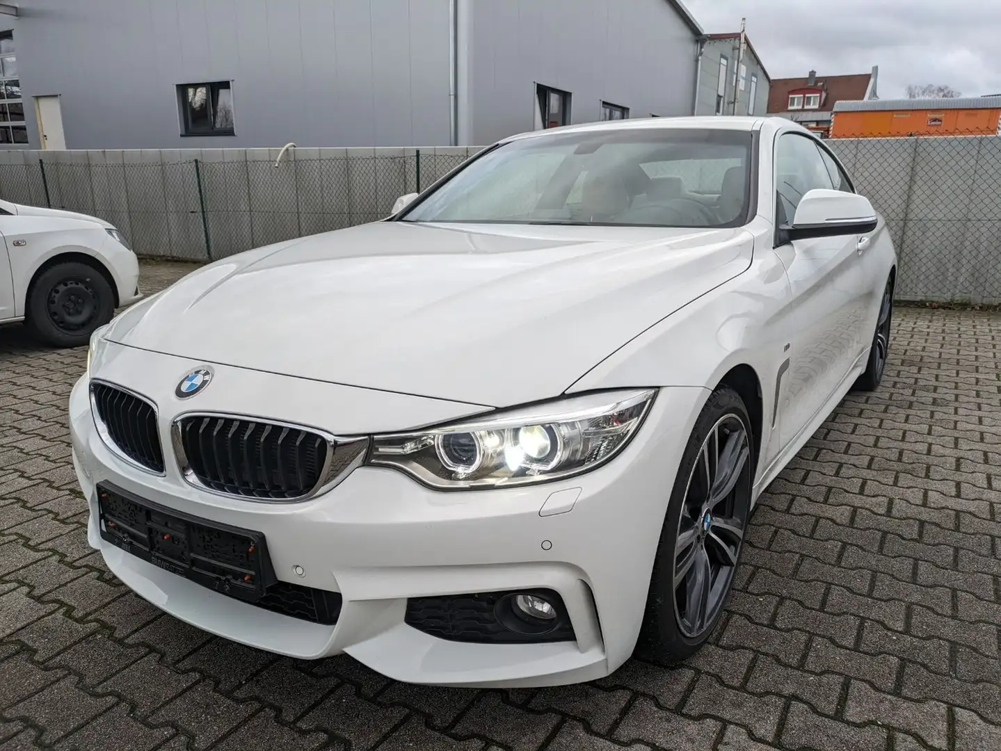 BMW 420 i Coupe M Paket White - 1