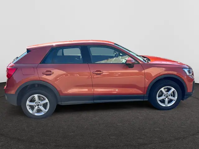 Audi Q2 view 7