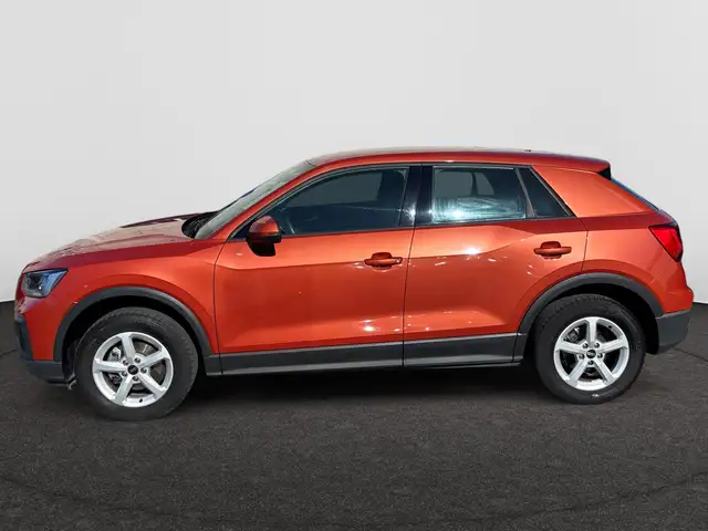 Audi Q2 view 8