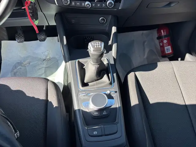 Audi Q2 view 11