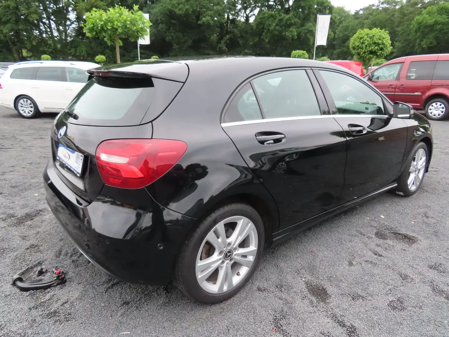 Mercedes-Benz A 180 BlueEfficiency  Leder Klima Sitzh. Alu AHK Schwarz - 2