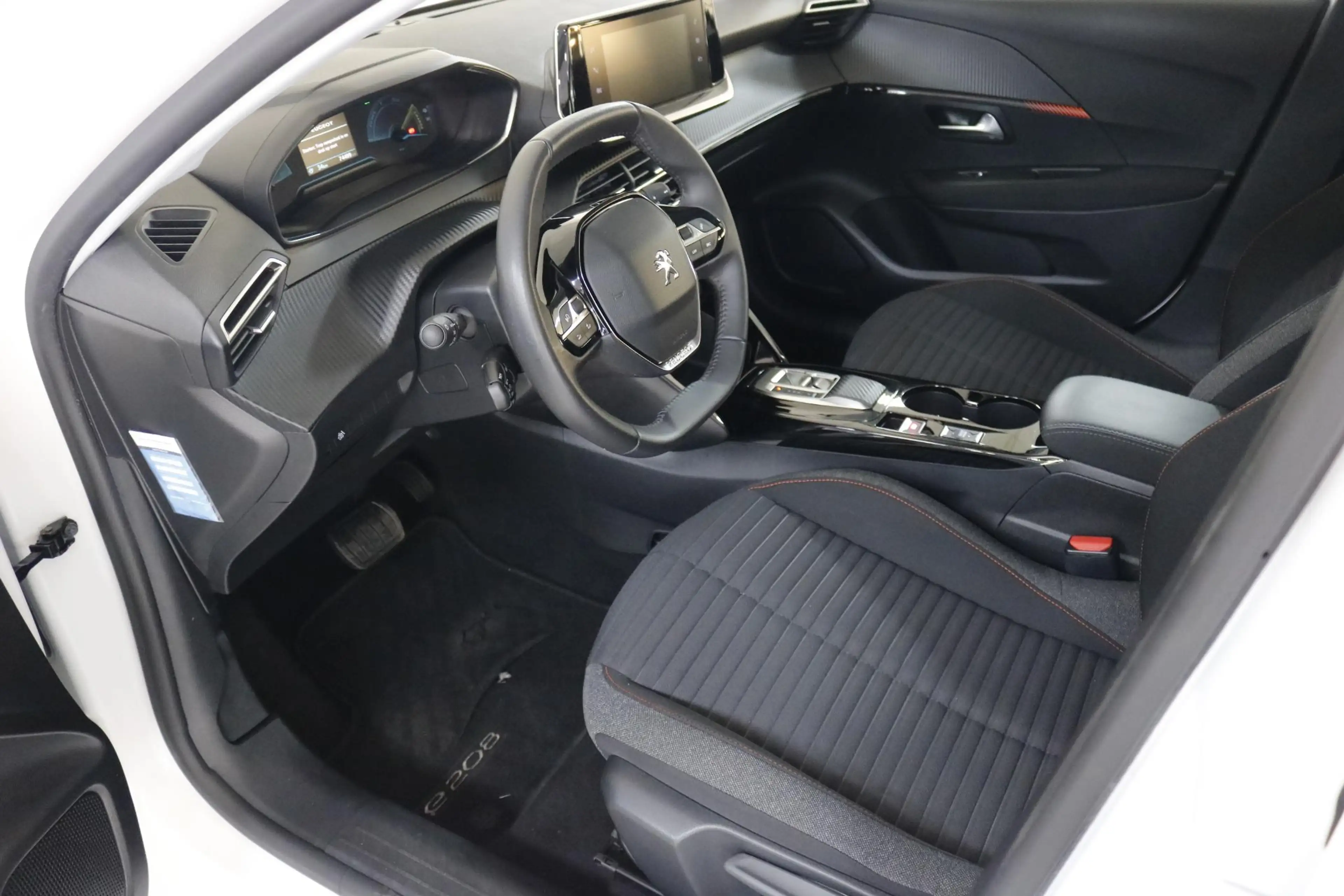 Peugeot e-208 EV Active Pack 50 kWh All-Seasons | Climate | Carp — photo 13