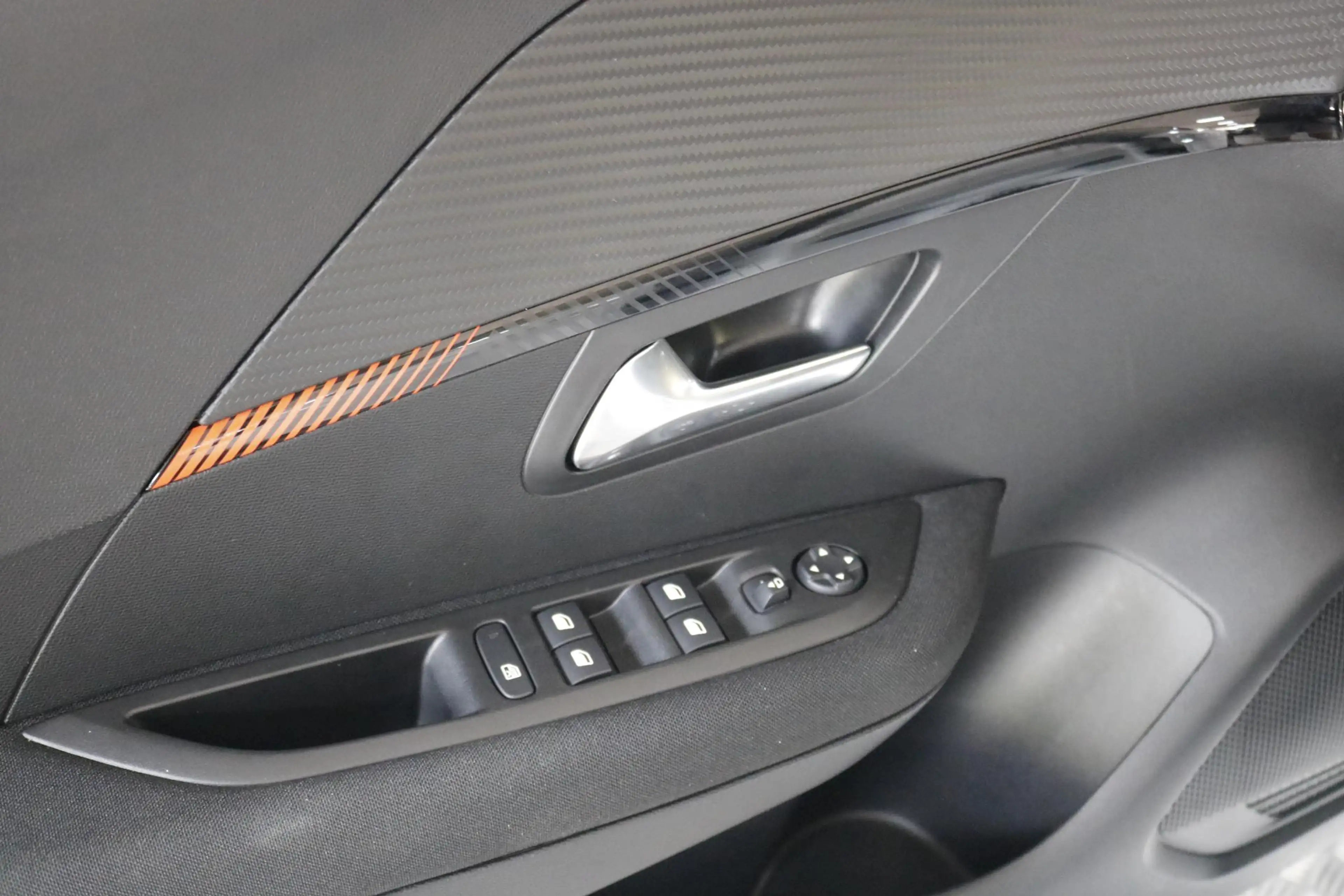 Peugeot e-208 EV Active Pack 50 kWh All-Seasons | Climate | Carp — photo 14
