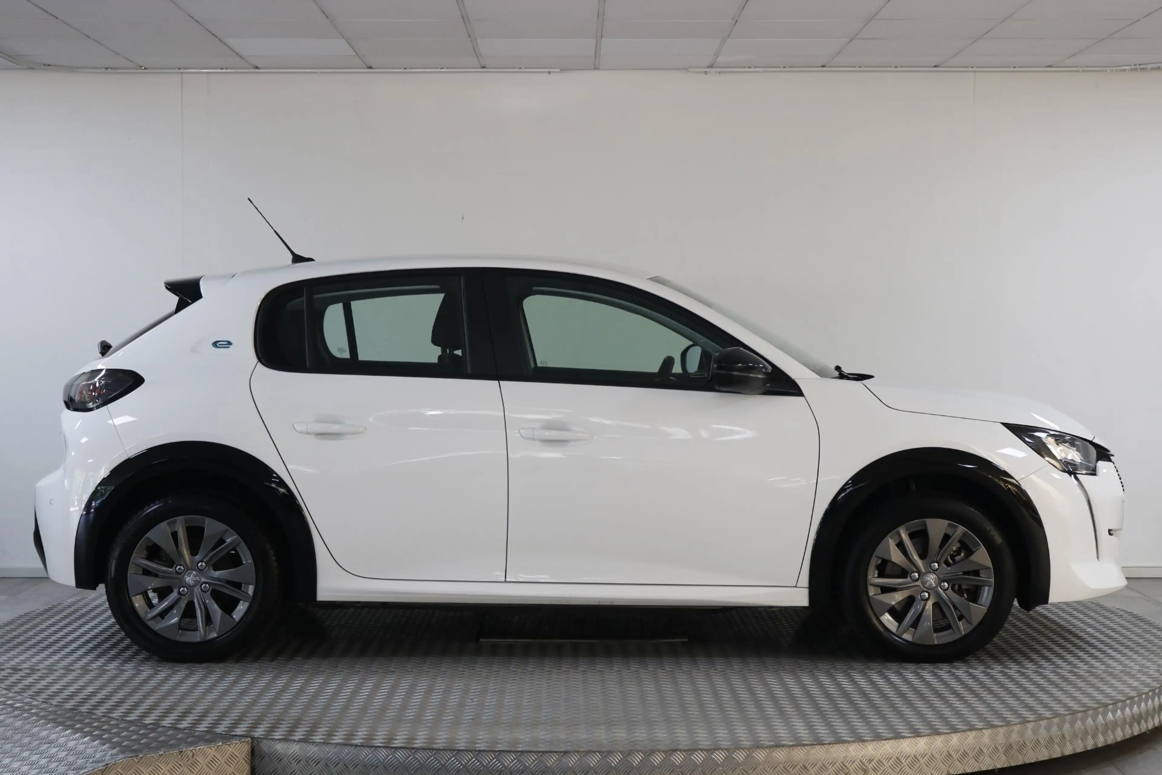 Peugeot e-208 EV Active Pack 50 kWh All-Seasons | Climate | Carp — photo 7