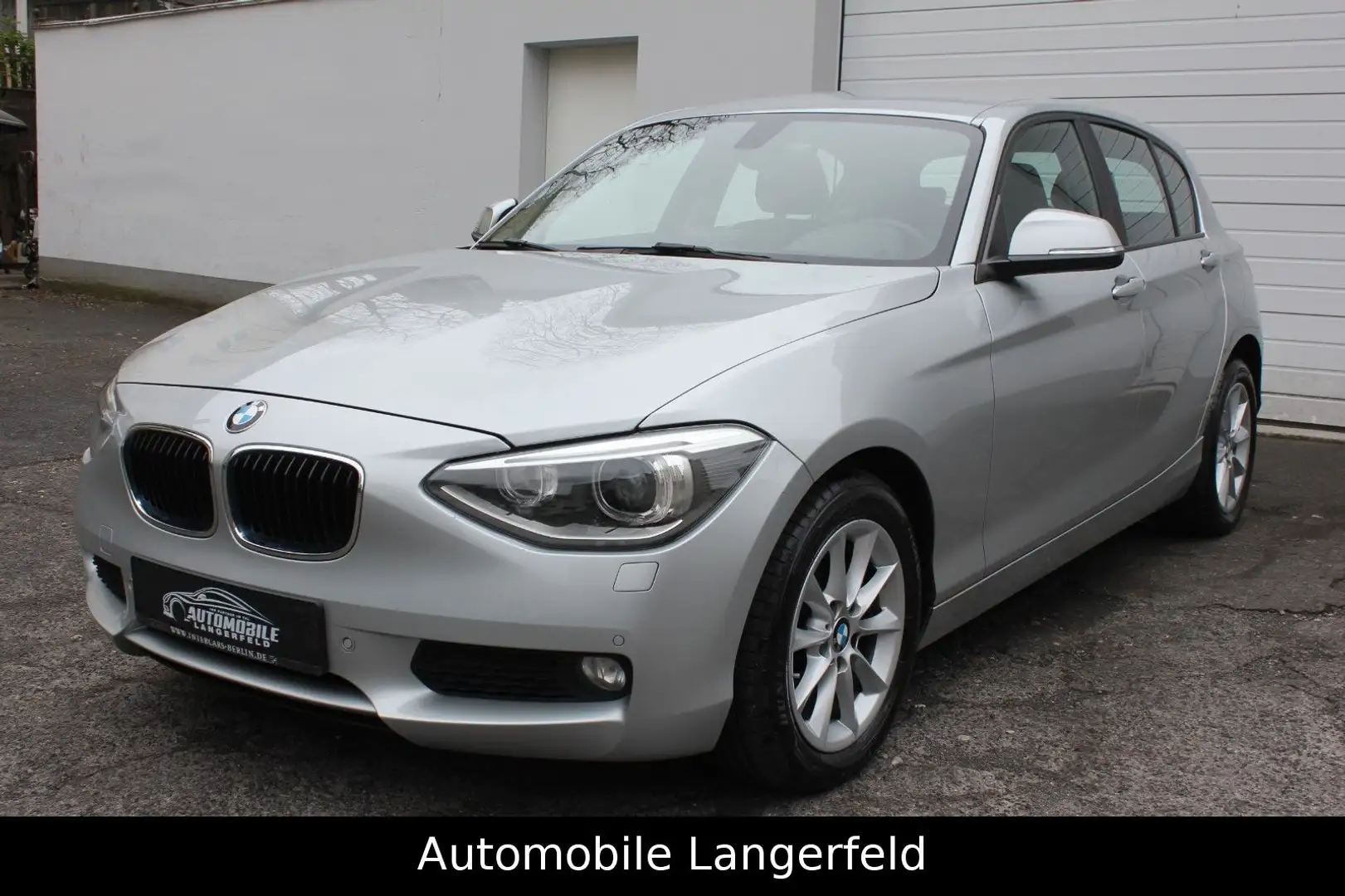 BMW 116 i 5-Trg  ADVANTAGE NAVI BI-XENON SHZ PDC Silber - 1