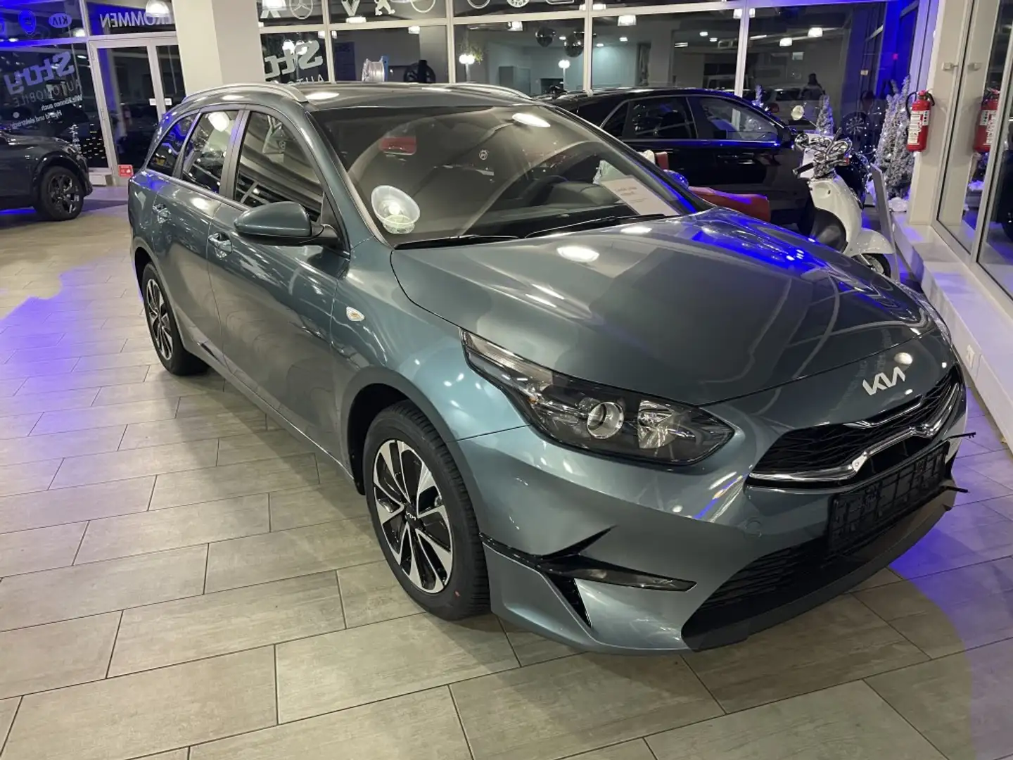 Kia Ceed SW / cee'd SW MJ25 1.5 T-GDI Navi Kamera SHZ PDC Grau - 1